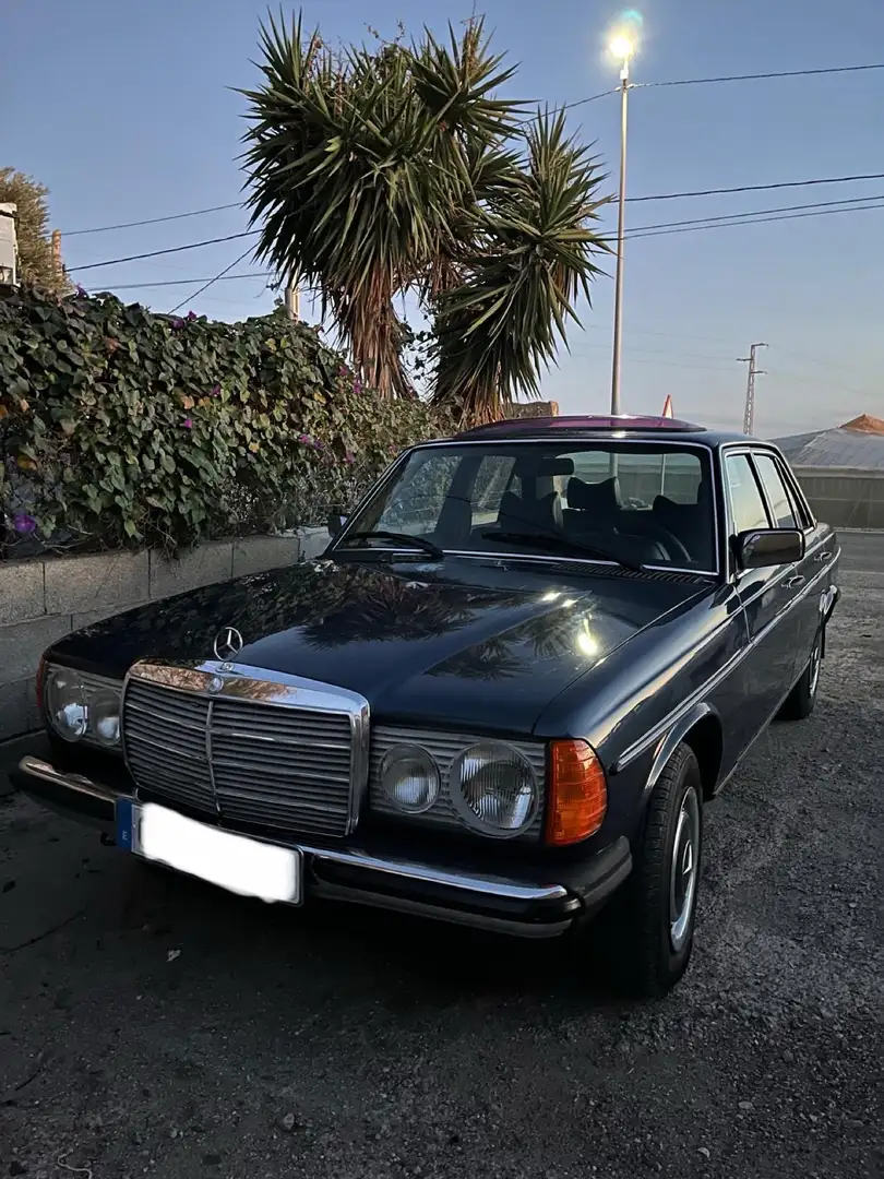 Mercedes-Benz 240 Mercedes 240D - 1