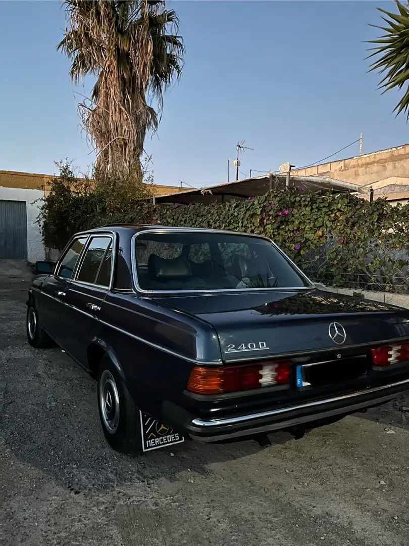 Mercedes-Benz 240 Mercedes 240D - 2