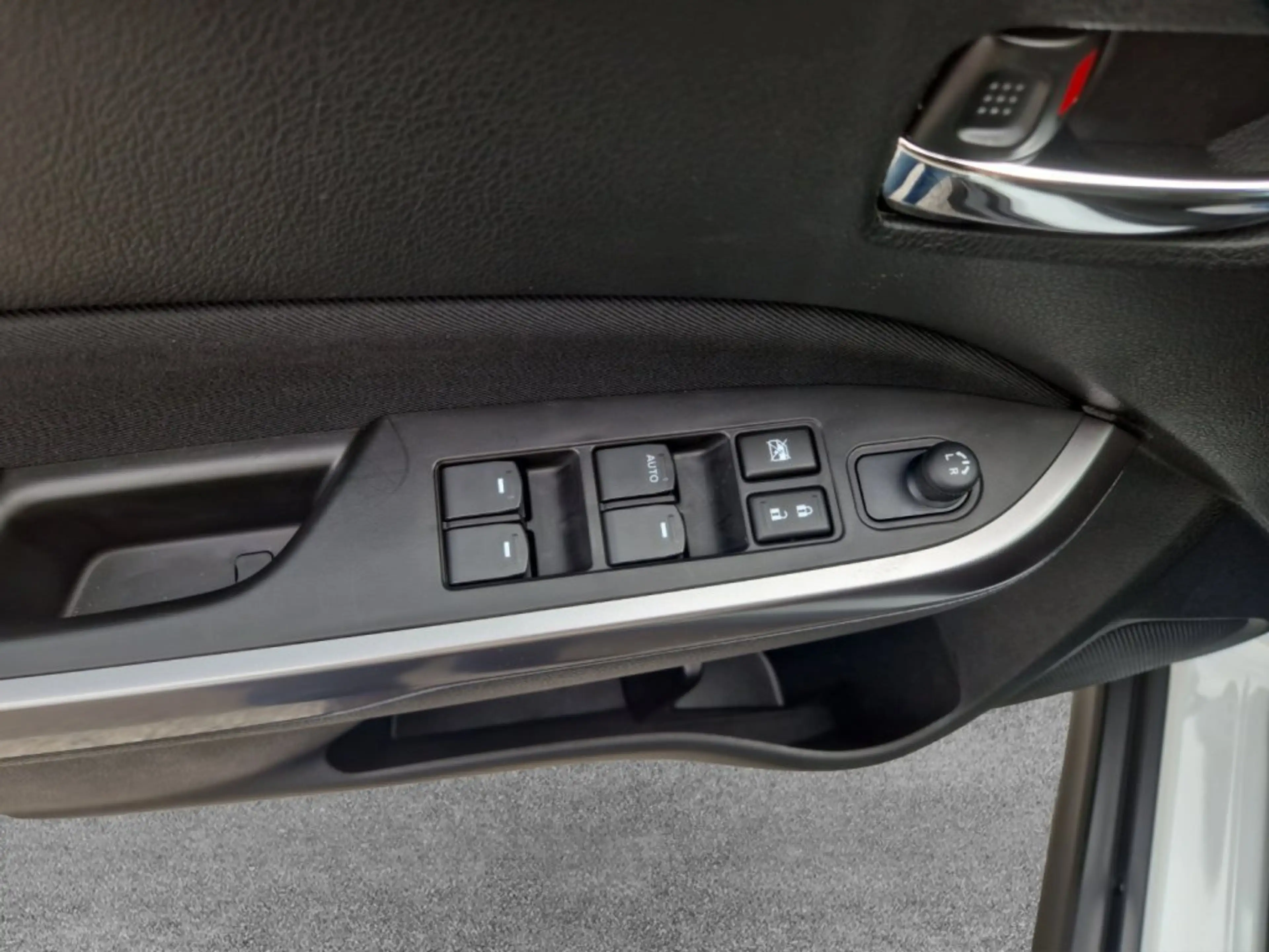 Suzuki Vitara Shine 1,4 DITC Hybrid Allgrip 6AT — photo 10