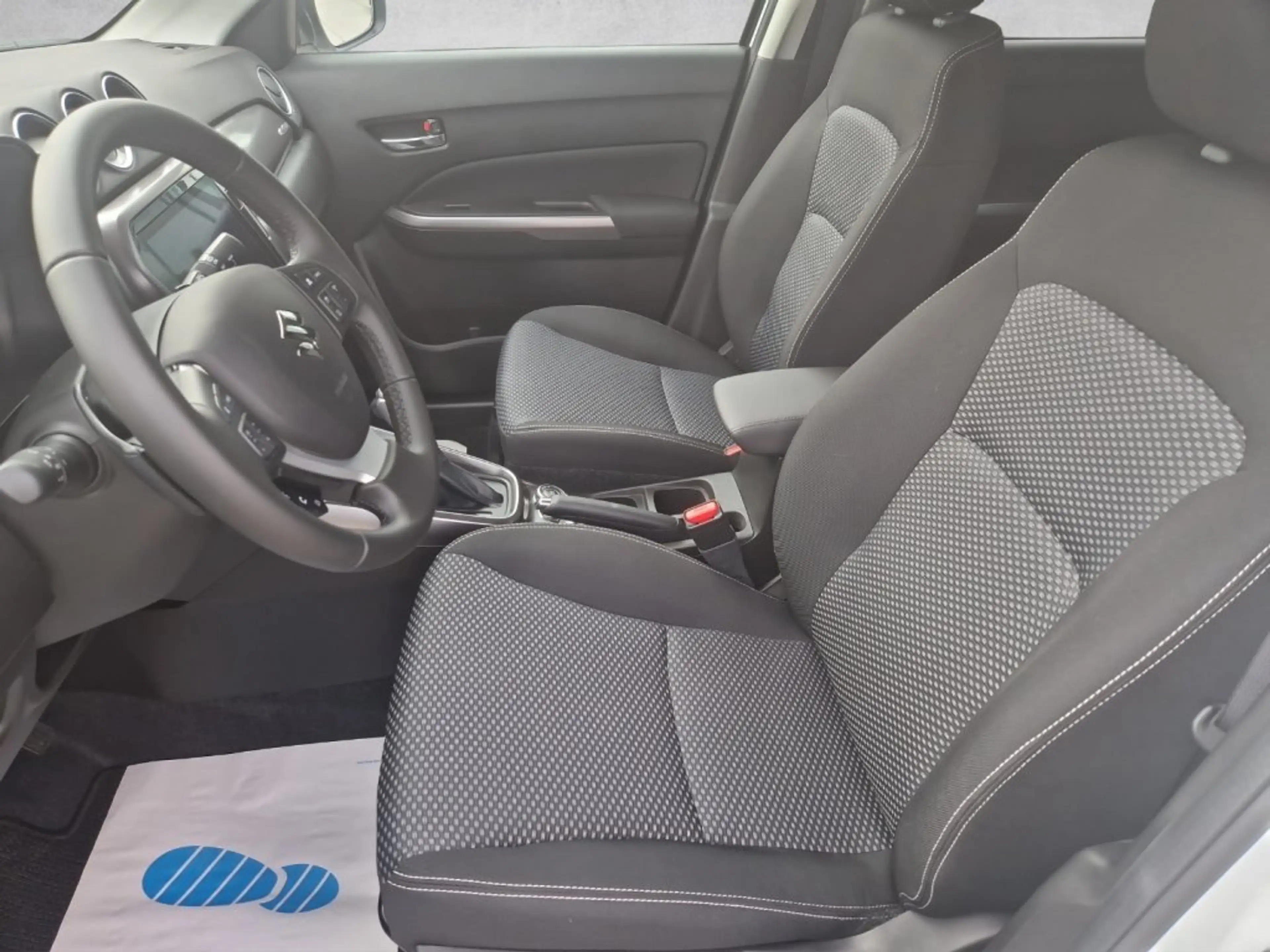 Suzuki Vitara Shine 1,4 DITC Hybrid Allgrip 6AT — photo 9