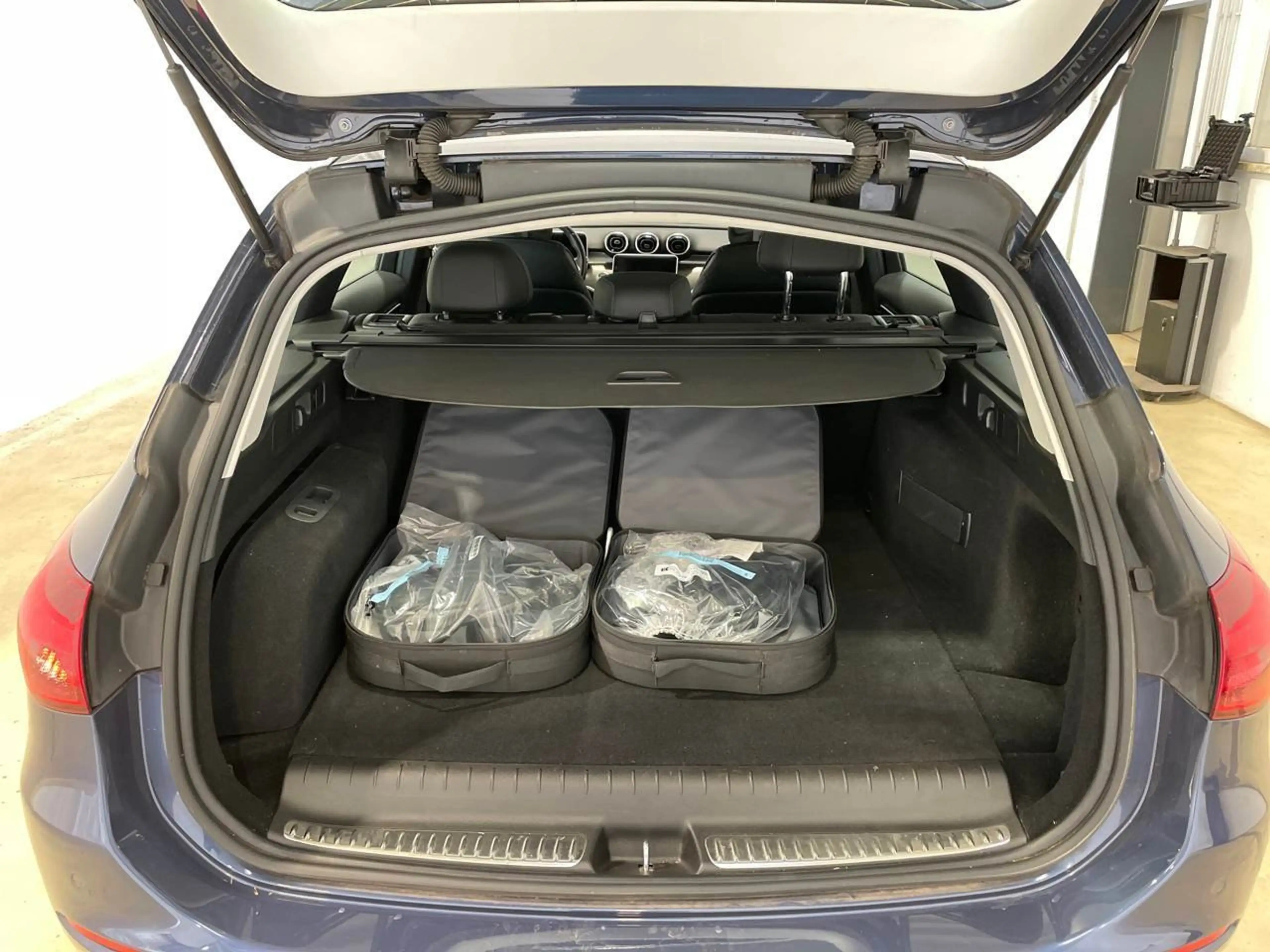 Mercedes-Benz C 300 e T Avantgarde AHK ACC BLIS Key LED — photo 12
