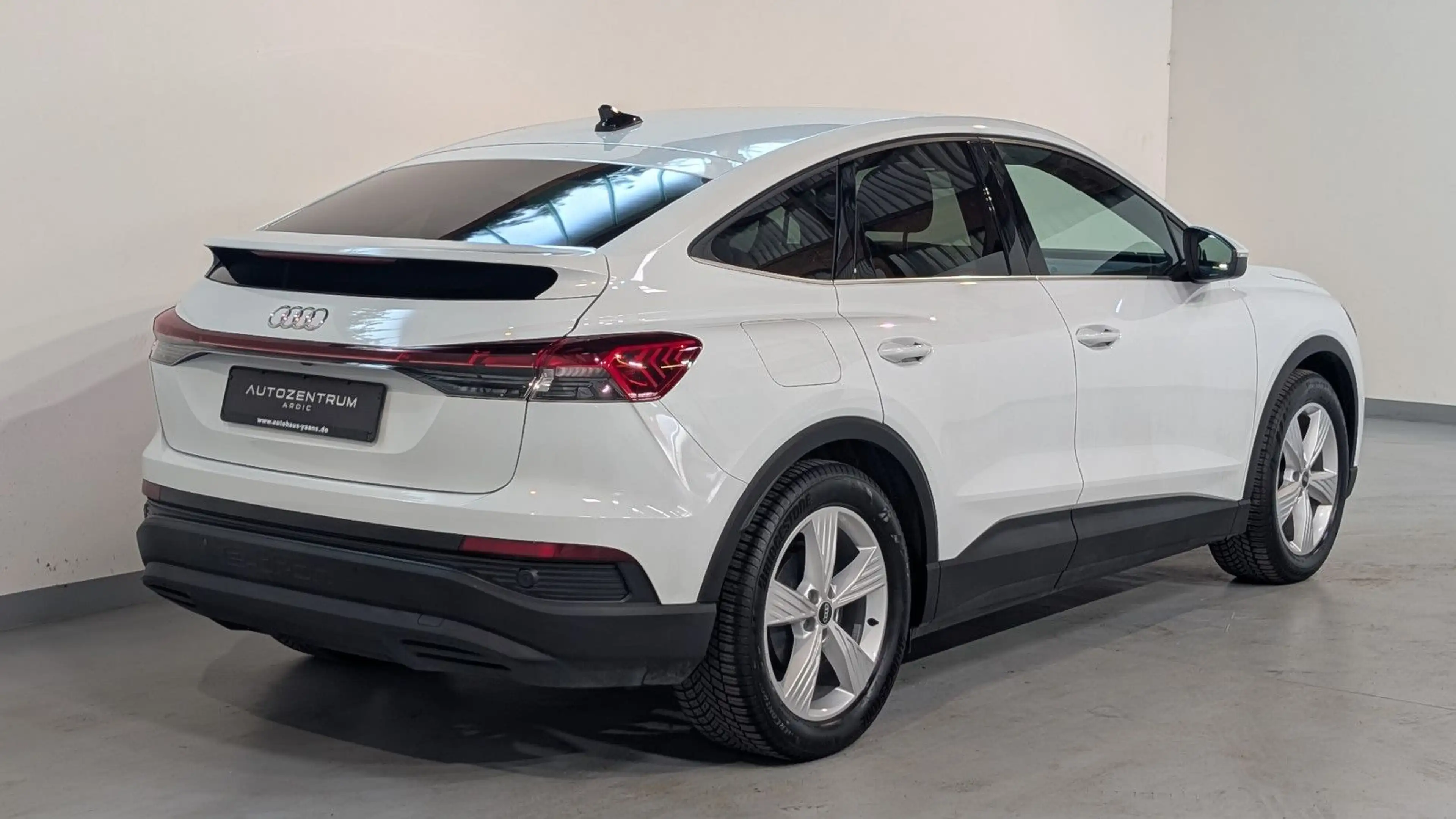 Audi Q4 e-tron e-tron Sportback 35 SONOS+HUD+ACC+KEY+KAM+LED — photo 4