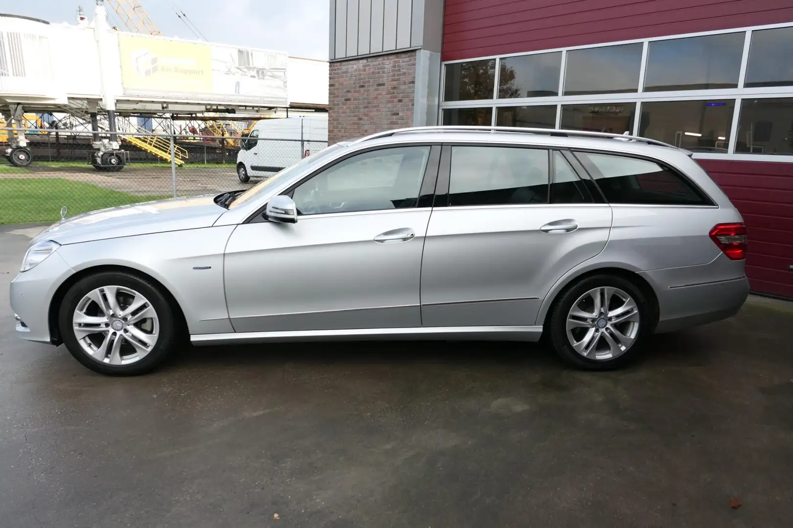 Mercedes-Benz E 200 Estate CGI Business Class Avantgarde, Zeer Mooi,Tr Gris - 2