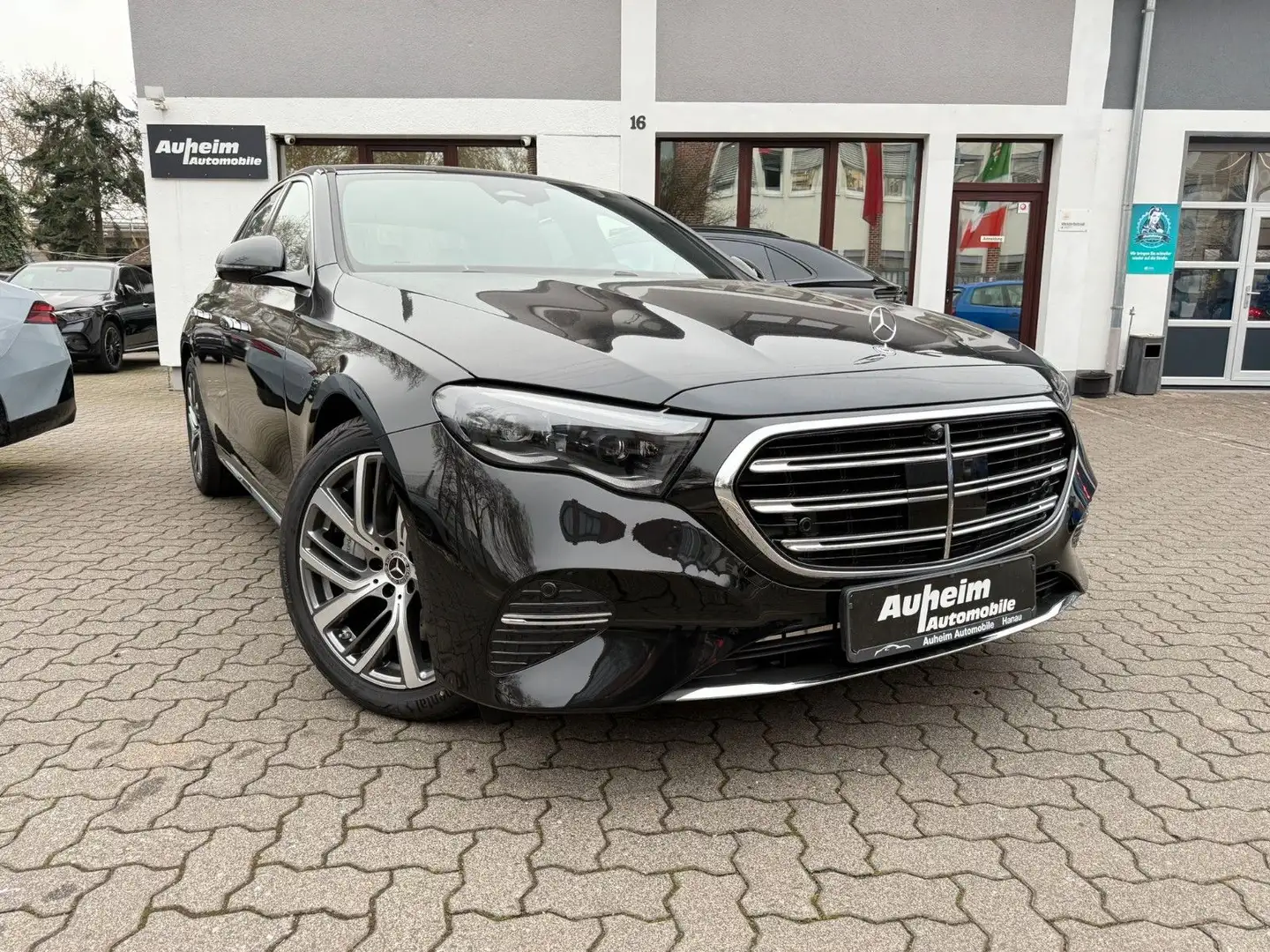 Mercedes-Benz E 200 Exclusive Premium MY25 Nappa Leather 3.Scr Noir - 1
