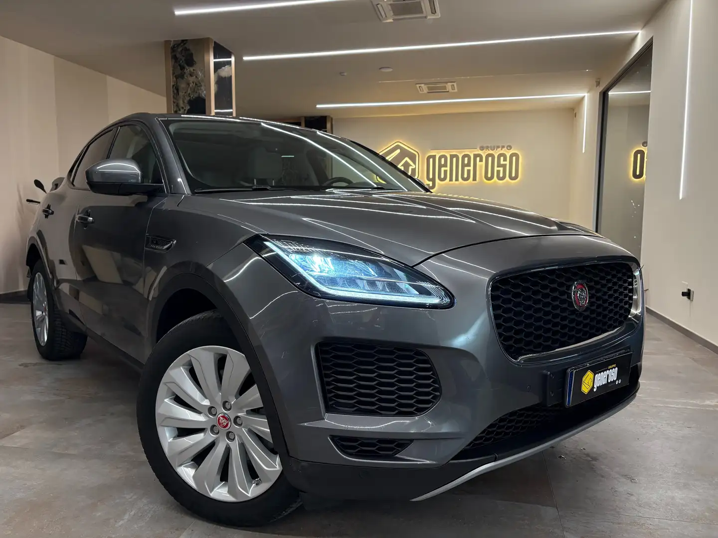 Jaguar E-Pace 2.0d i4 HSE awd 150cv auto Pelle Tetto Panorama Grau - 1