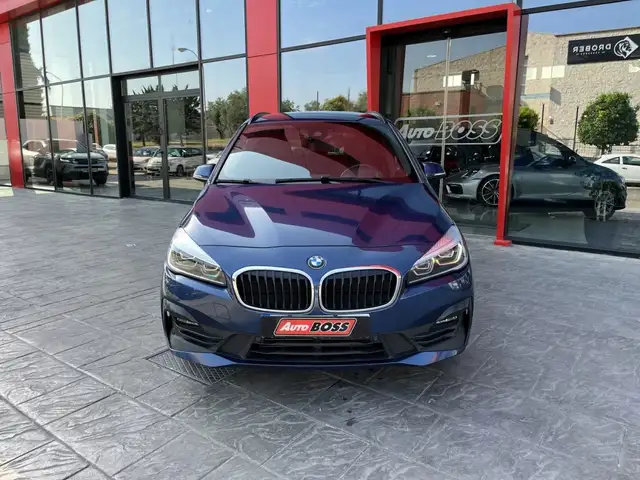 BMW 2 Series view 3