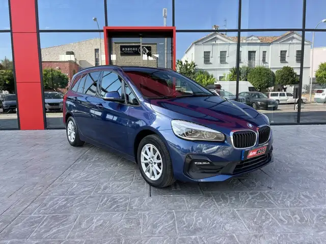 BMW 2 Series view 4