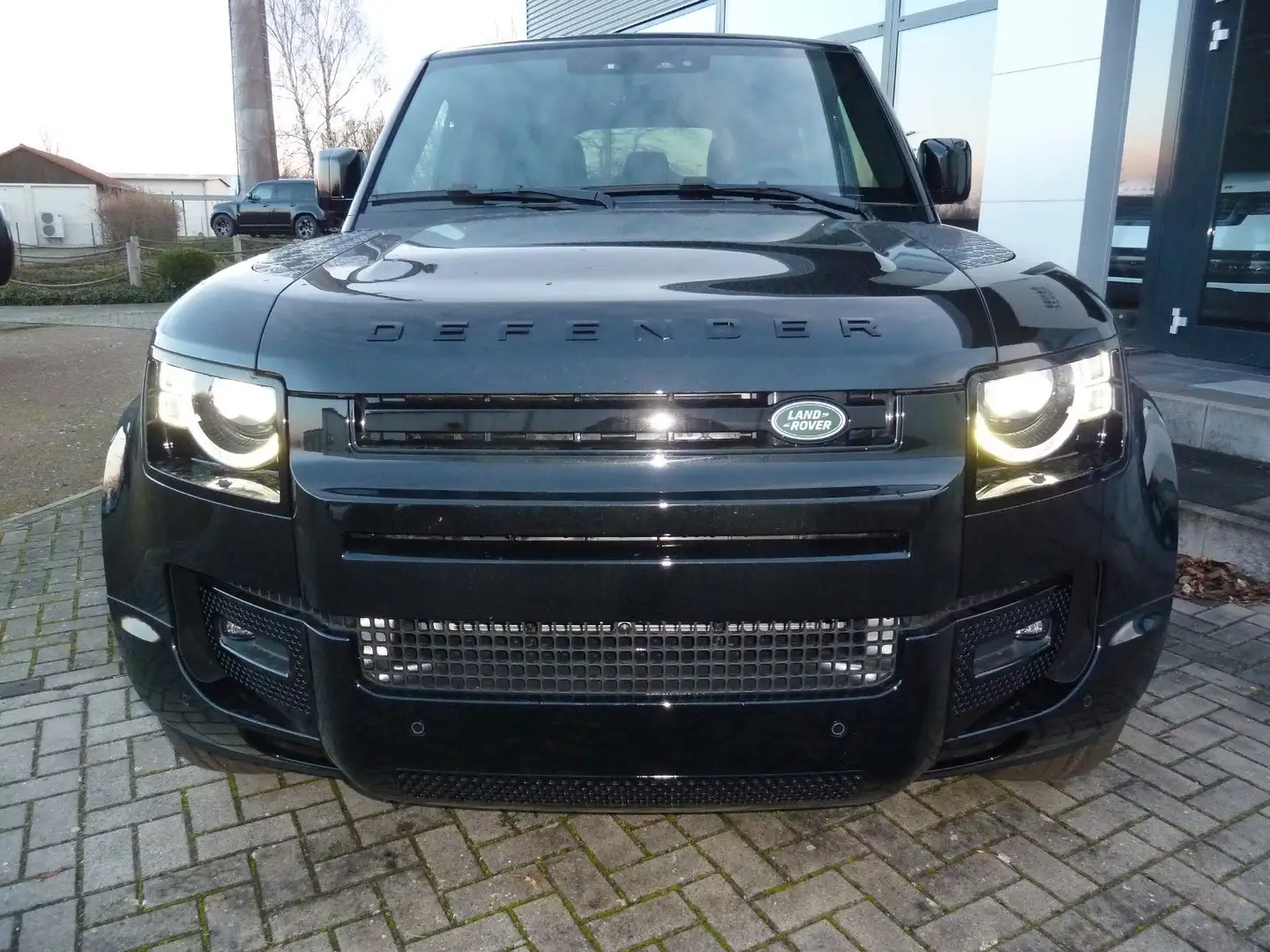 Land Rover Defender 110 P300e X-Dyn.HSE ACC el.AHK 20"MY25 Schwarz - 2