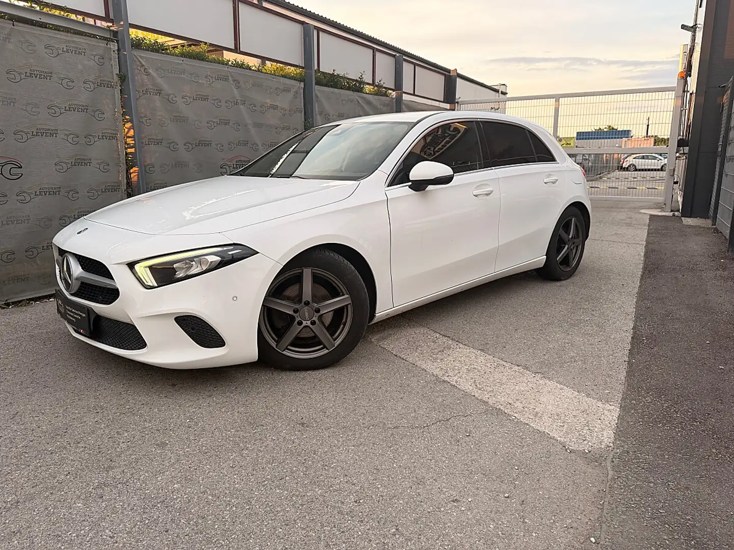 Mercedes-Benz A 180 d Aut. Weiß - 2