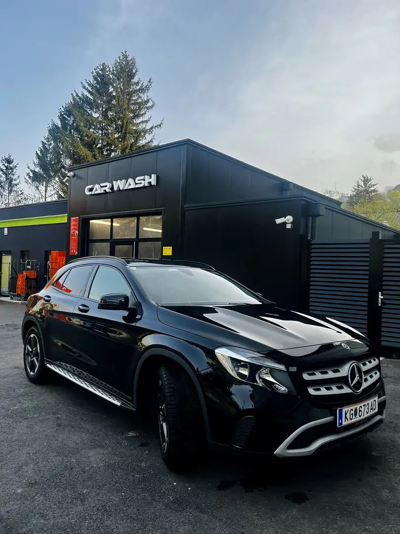 Mercedes-Benz GLA 180 GLA 180 dFascination Noir - 1