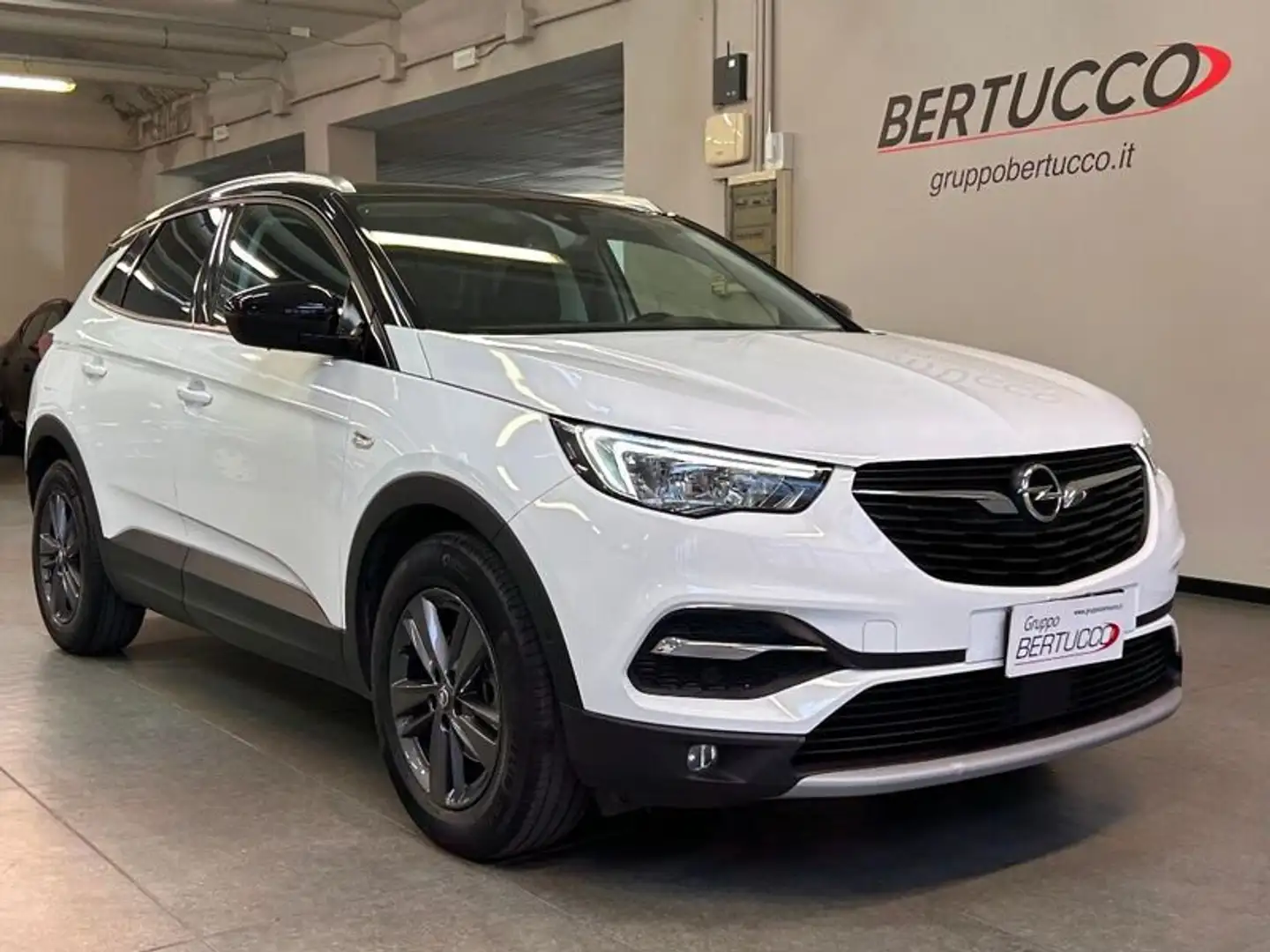 Opel Grandland X 1.5 diesel Ecotec Start&Stop Design Line Blanc - 1