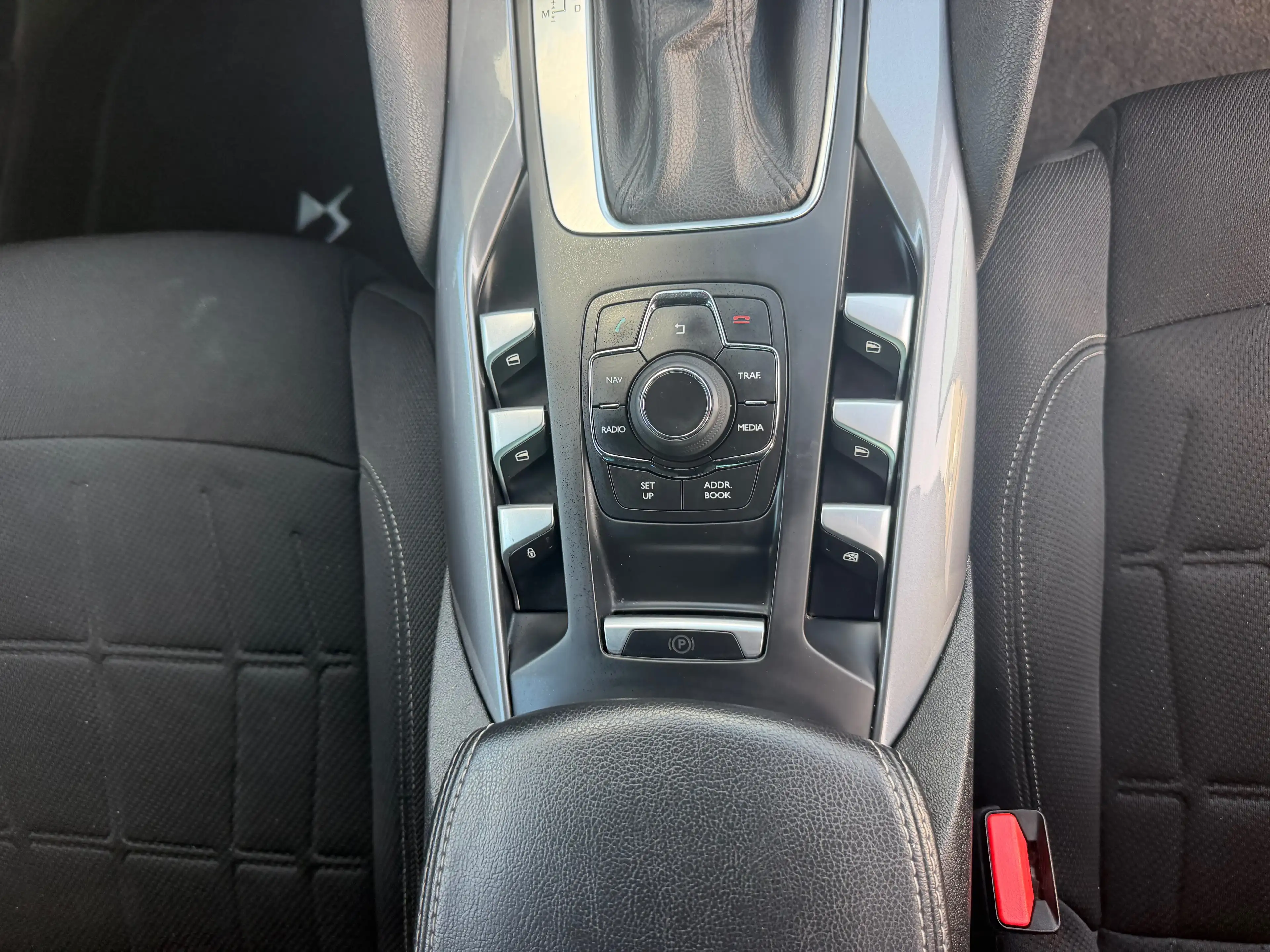 Citroen DS5 1.6 THP Be Chic Automatique — photo 8