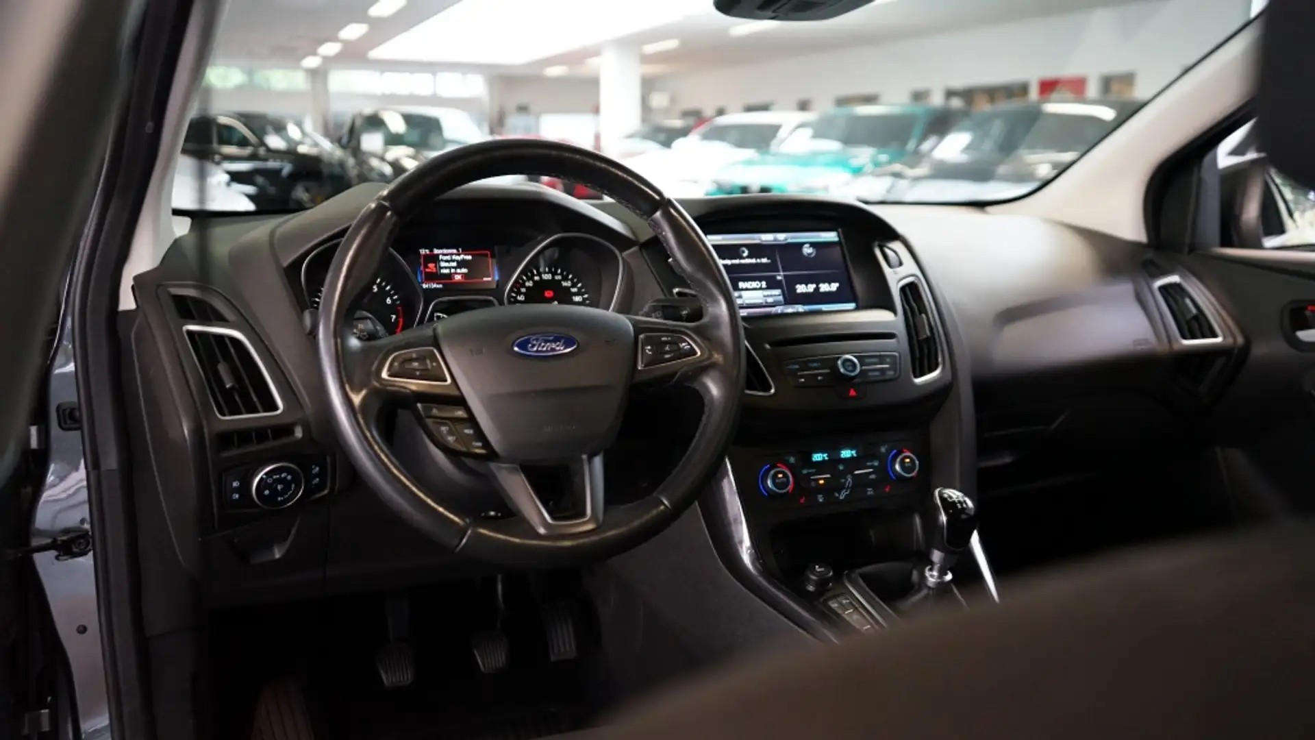 Ford Focus Wagon 1.0 Titanium | Trekhaak | | Stoelverwarming Gris - 2