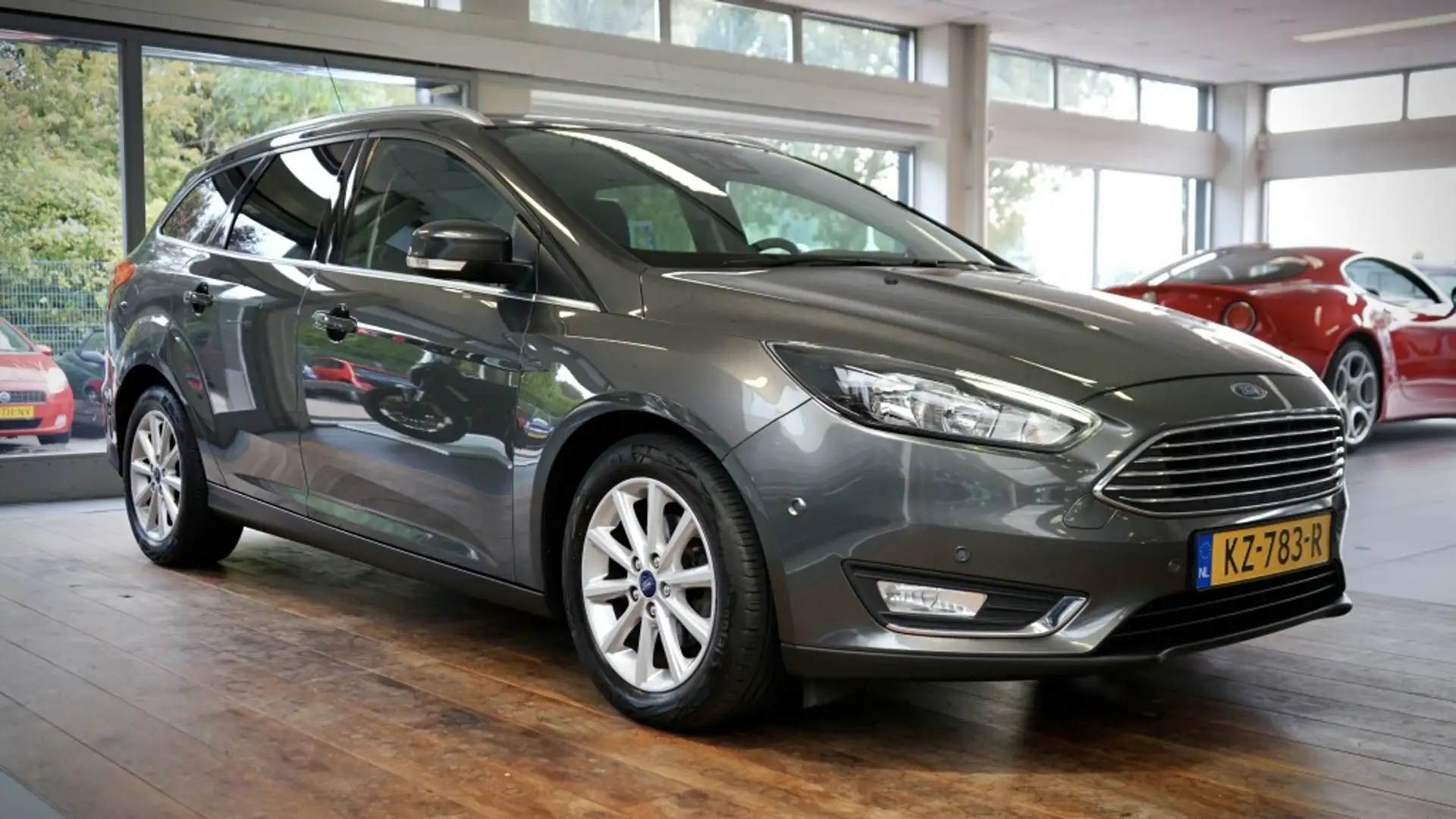 Ford Focus Wagon 1.0 Titanium | Trekhaak | | Stoelverwarming Gris - 1
