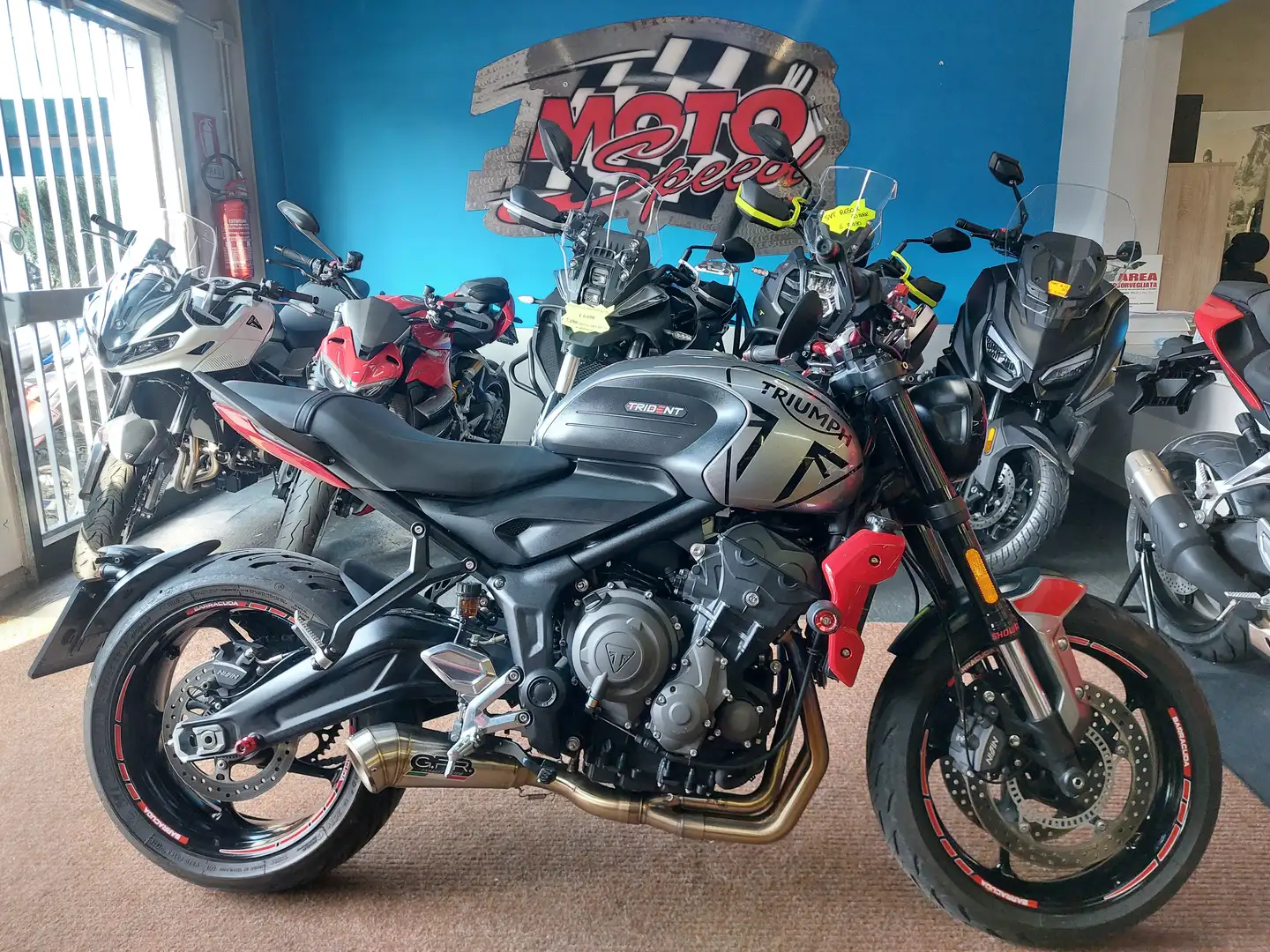 Triumph Trident 660 Grigio - 2