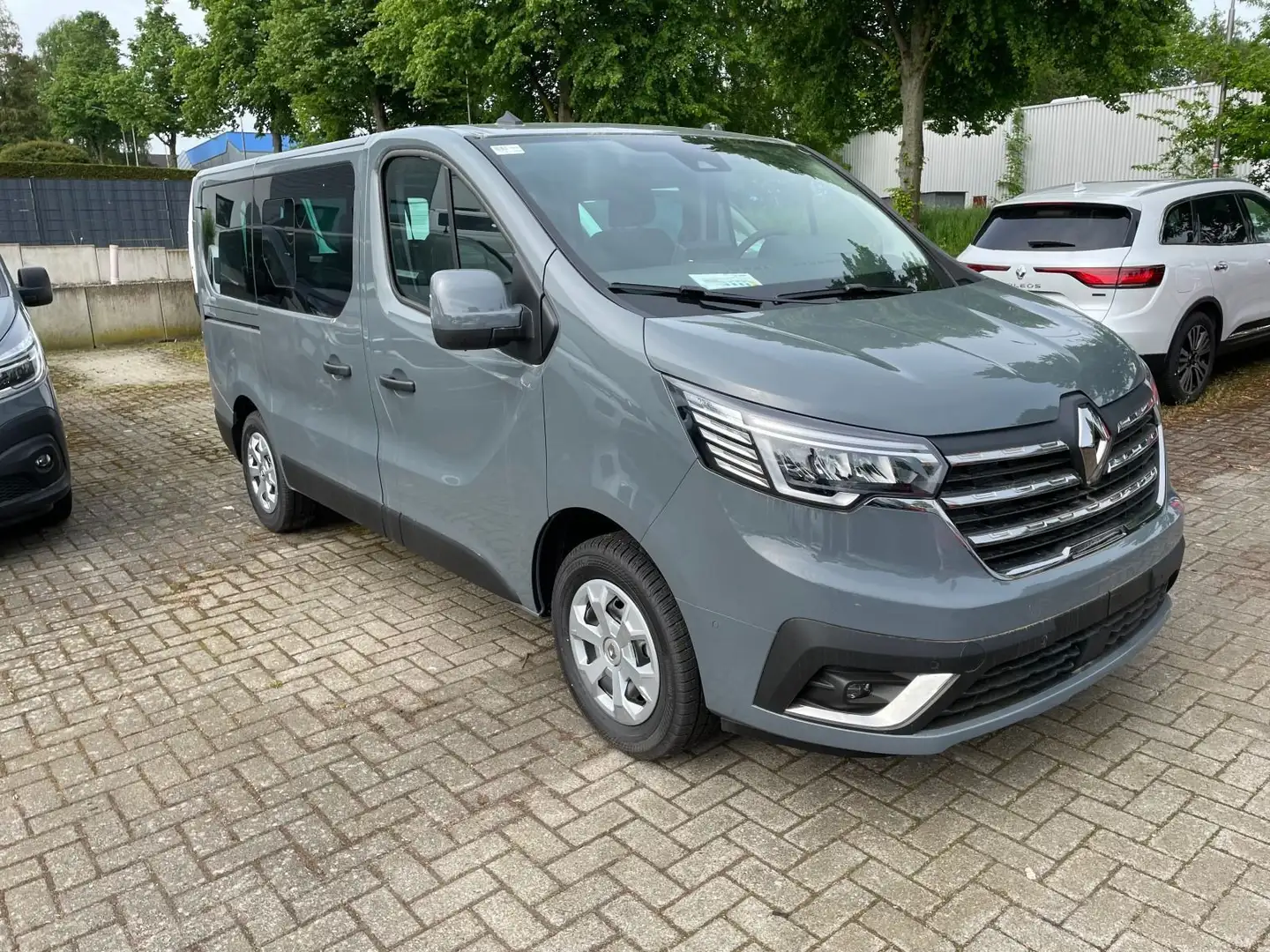 Renault Trafic Combi  Ph 2 Life Blue dCi 150 EDC Grijs - 2