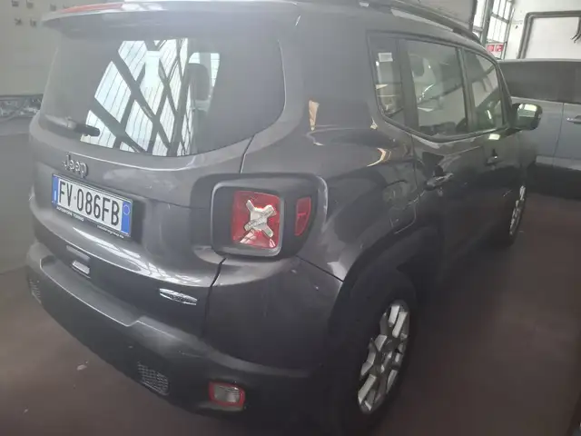 Jeep Renegade view 4