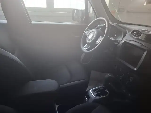Jeep Renegade view 6