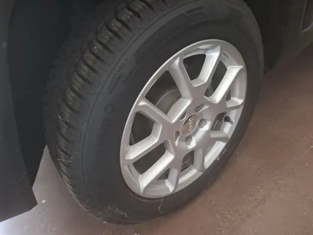 Jeep Renegade view 5