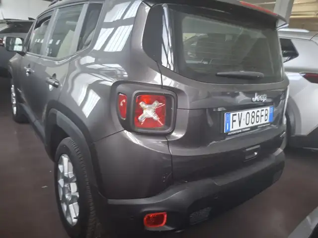 Jeep Renegade view 9
