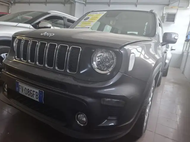 Jeep Renegade view 3