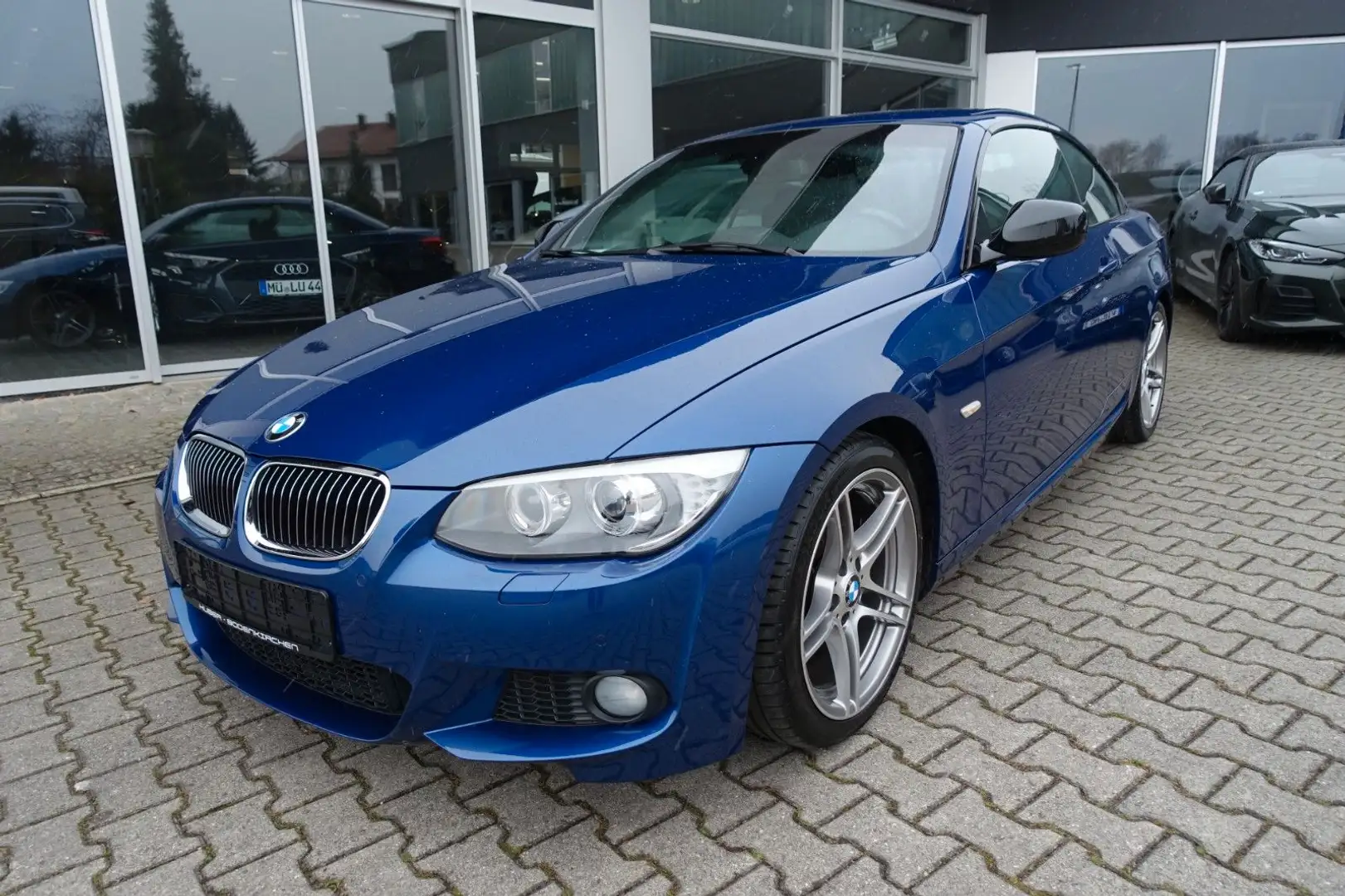 BMW 320 d Cabrio M-Sport Navi, PDC, Leder, AHK, Top Blau - 1