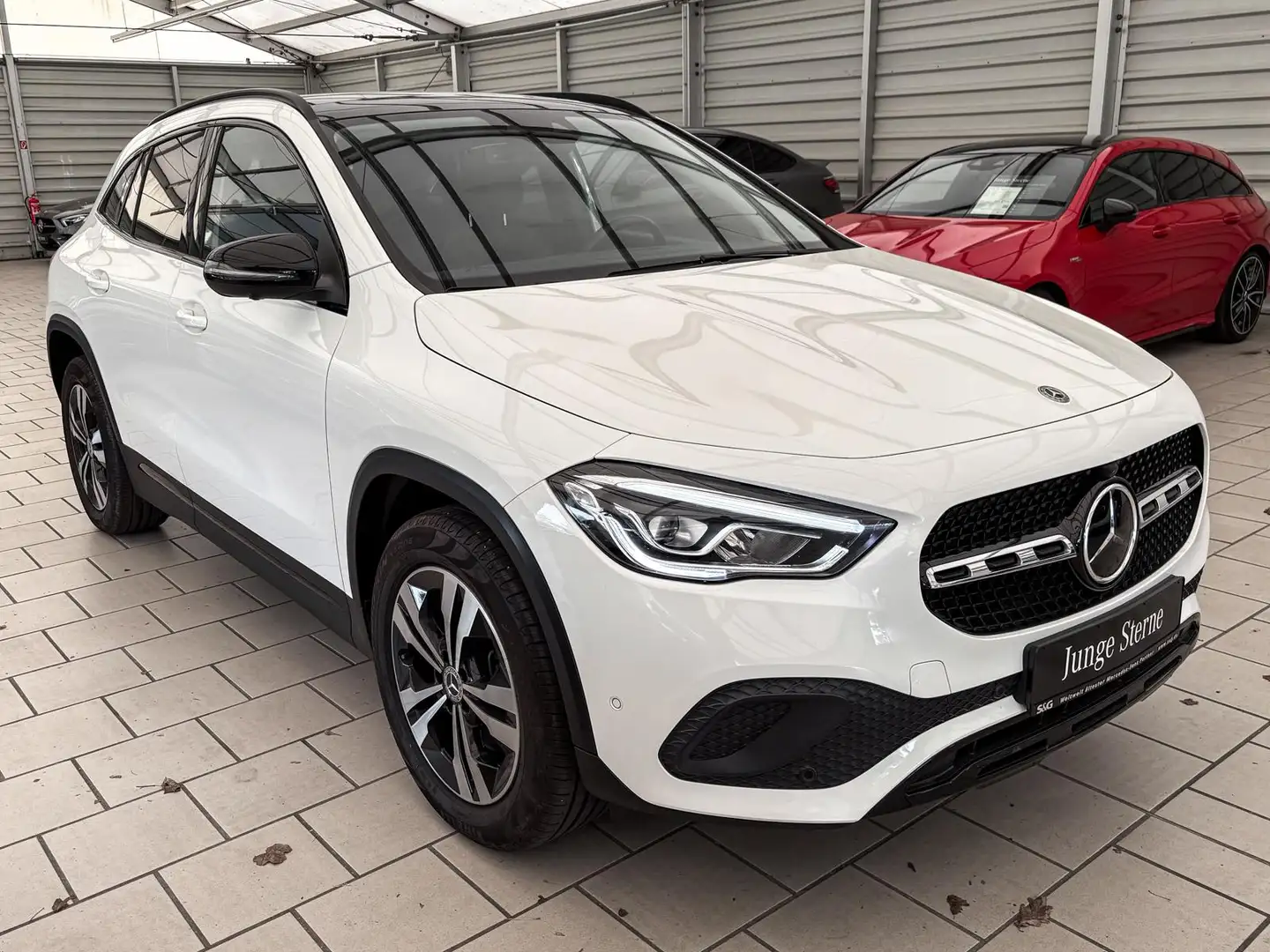 Mercedes-Benz GLA 220 d 4M Progressive Distro+Pano+AHK+LED Weiß - 2