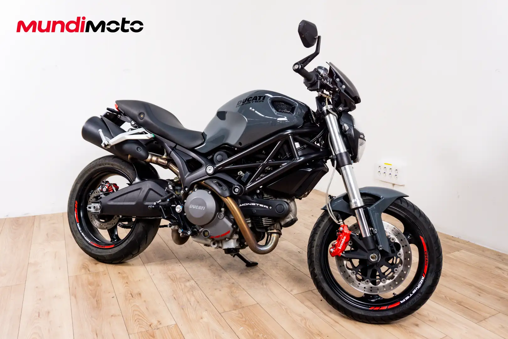 Ducati Monster 696 - 2