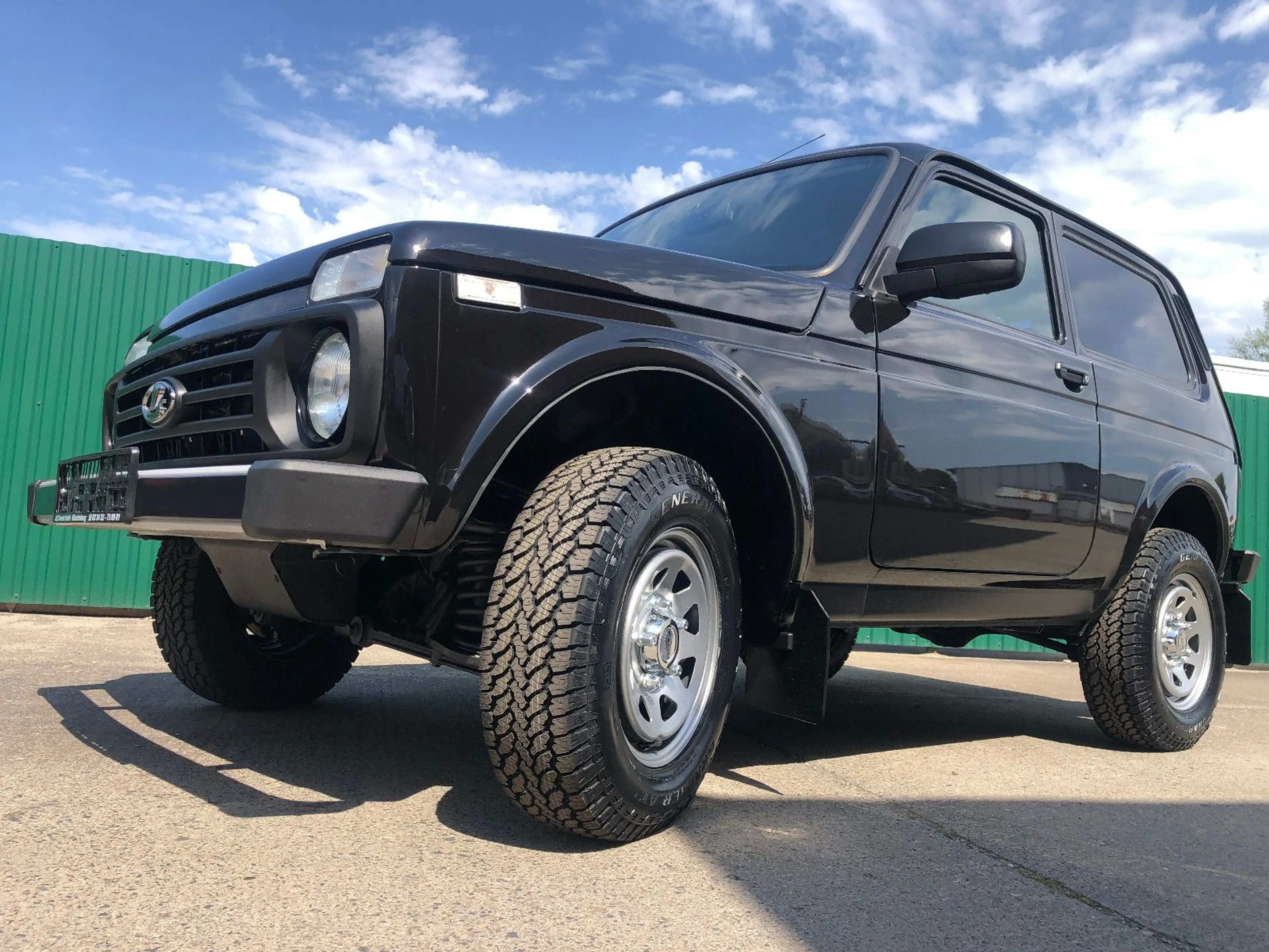 Lada Niva LADA NIVA "PREMIUM PLUS" Sonderausst. AET-2026!