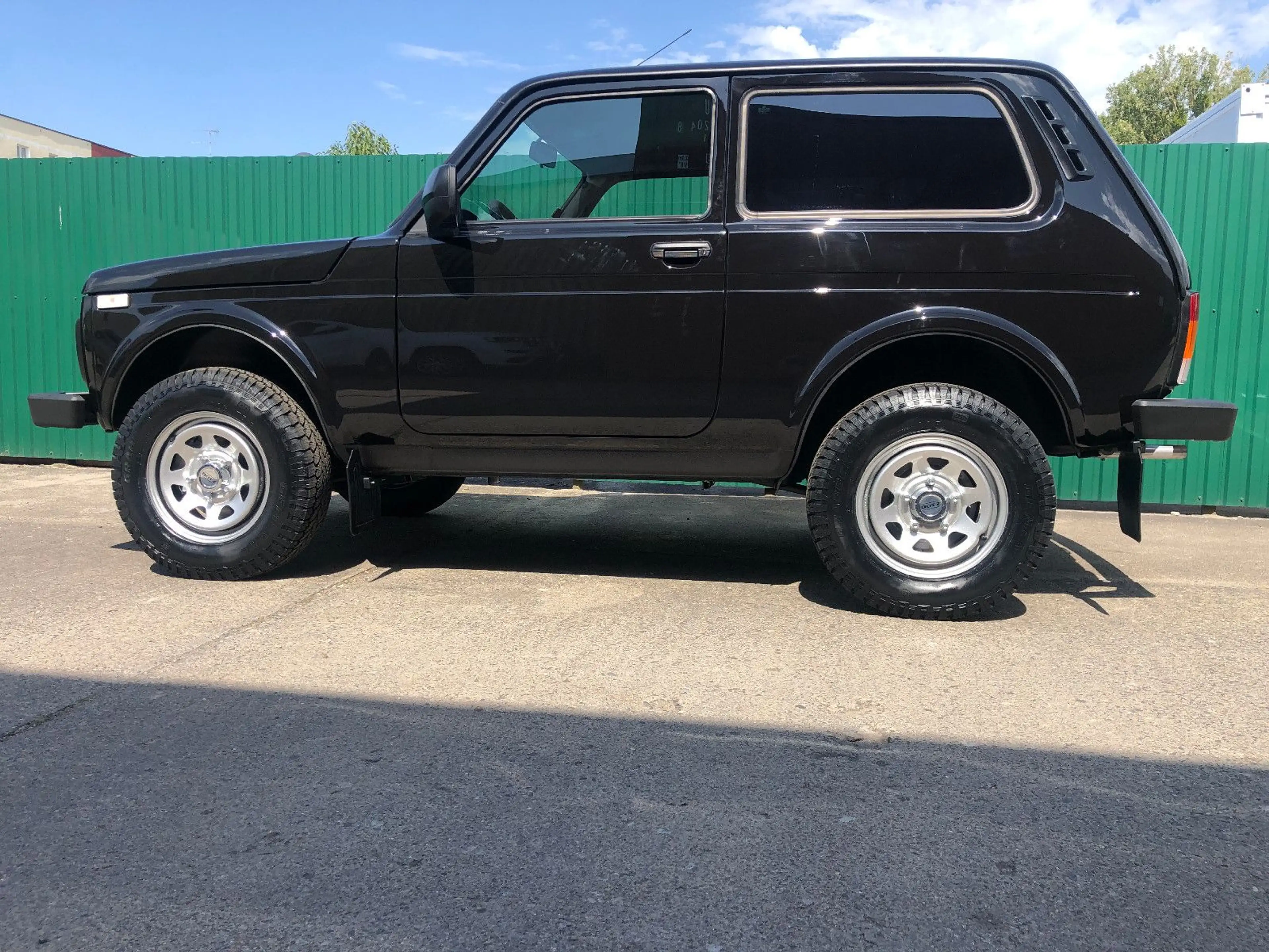 Lada Niva LADA NIVA "PREMIUM PLUS" Sonderausst.  AET-2026! — photo 8