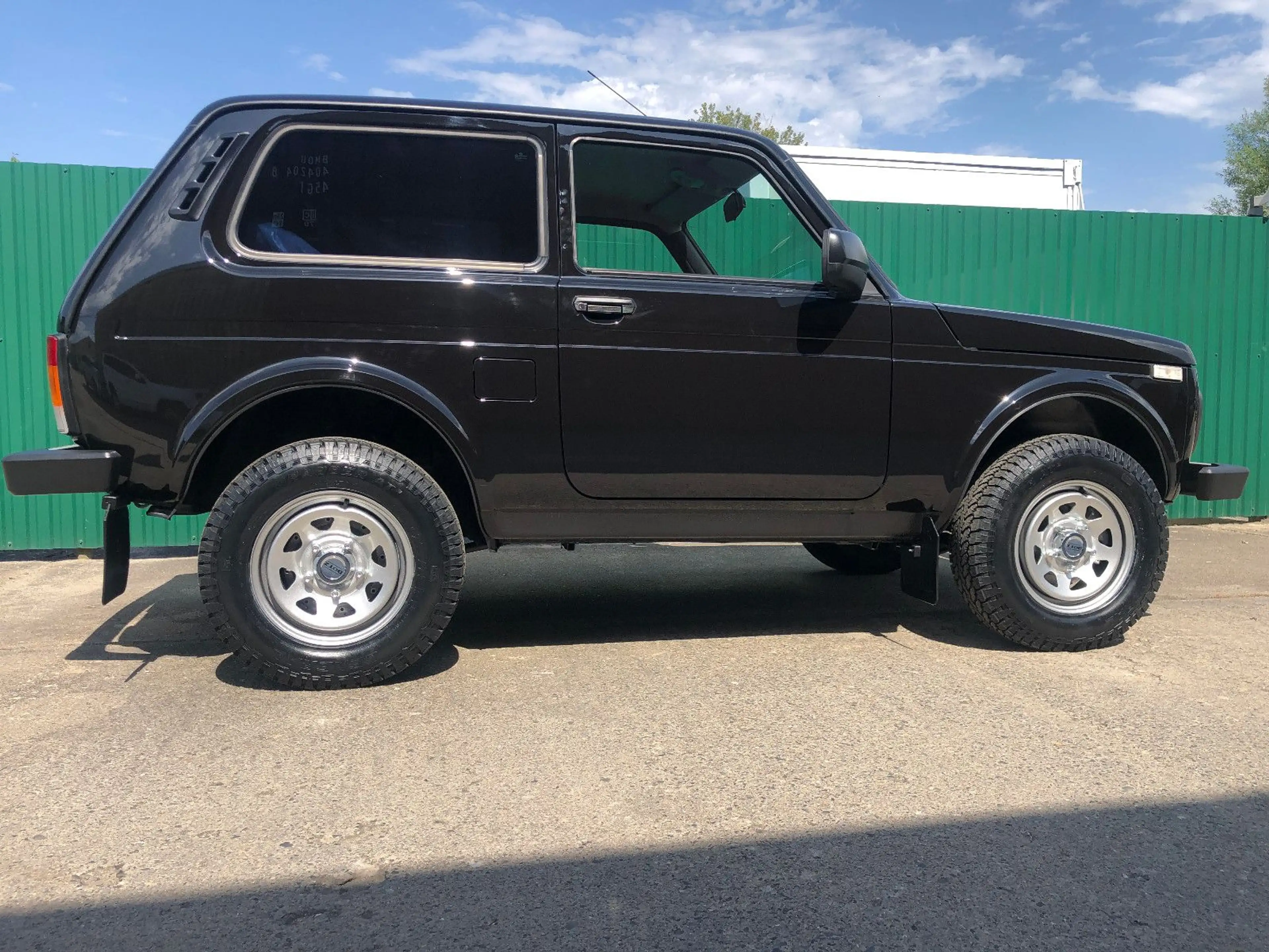 Lada Niva LADA NIVA "PREMIUM PLUS" Sonderausst.  AET-2026! — photo 7