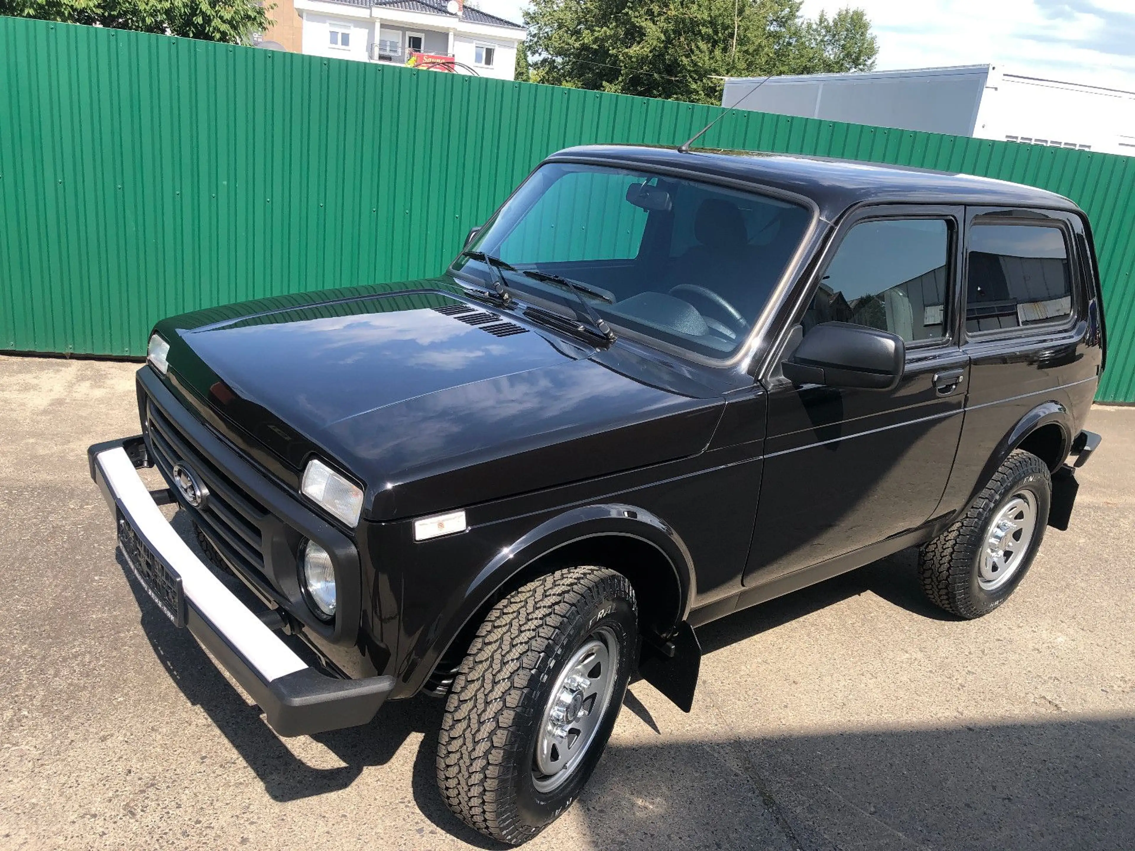 Lada Niva LADA NIVA "PREMIUM PLUS" Sonderausst.  AET-2026! — photo 4