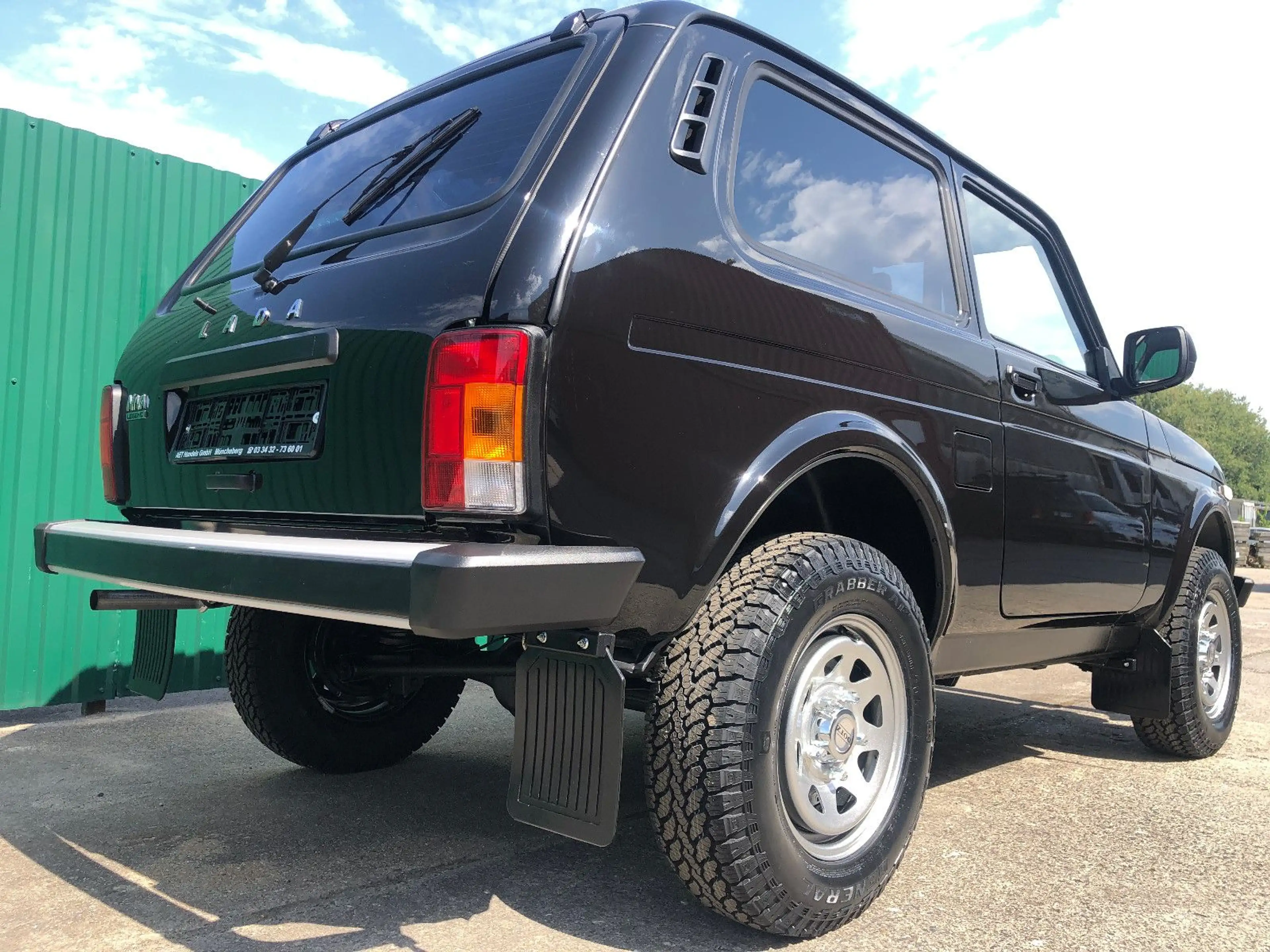 Lada Niva LADA NIVA "PREMIUM PLUS" Sonderausst.  AET-2026! — photo 9