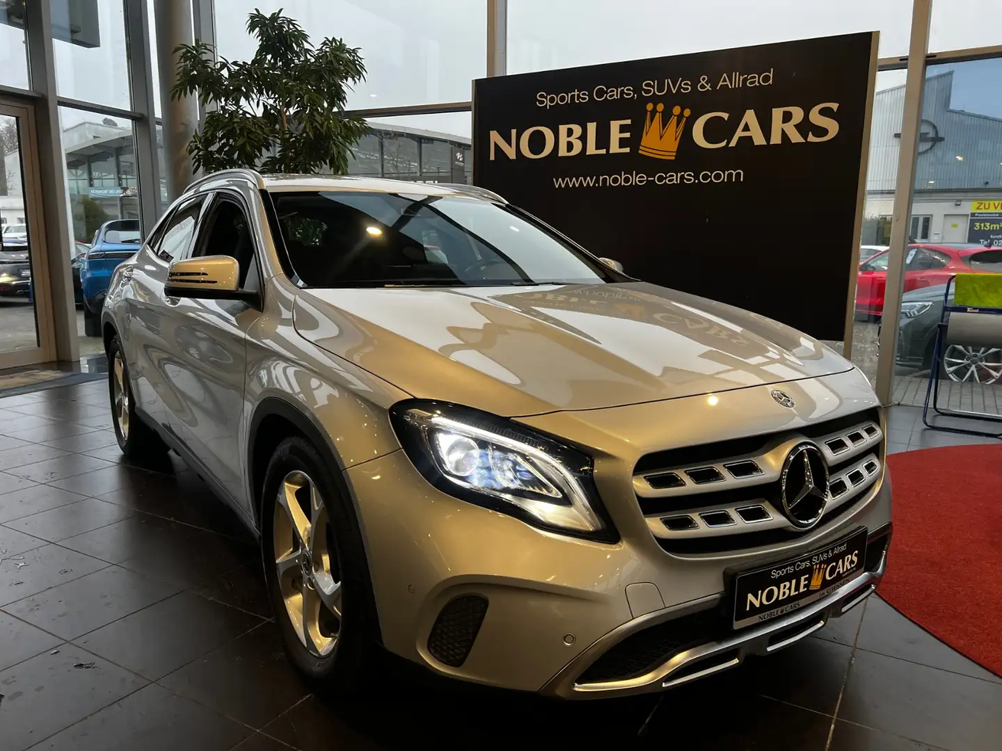 Mercedes-Benz GLA 200 Urban LED NAVI ALU Argento - 1