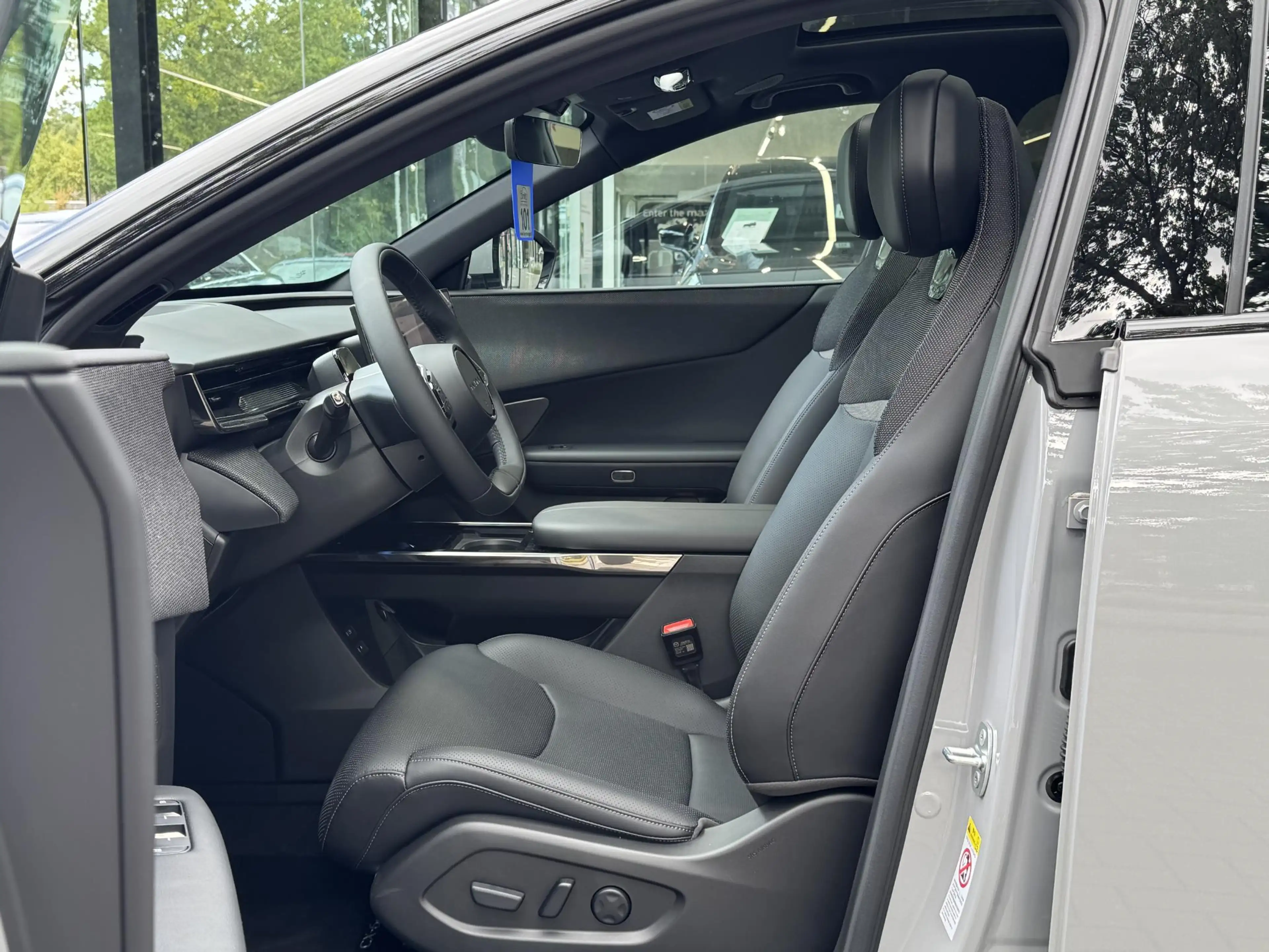 Mazda CX-6e EV 78kWh 258 hp Takumi 21'' Sporty Black — photo 8