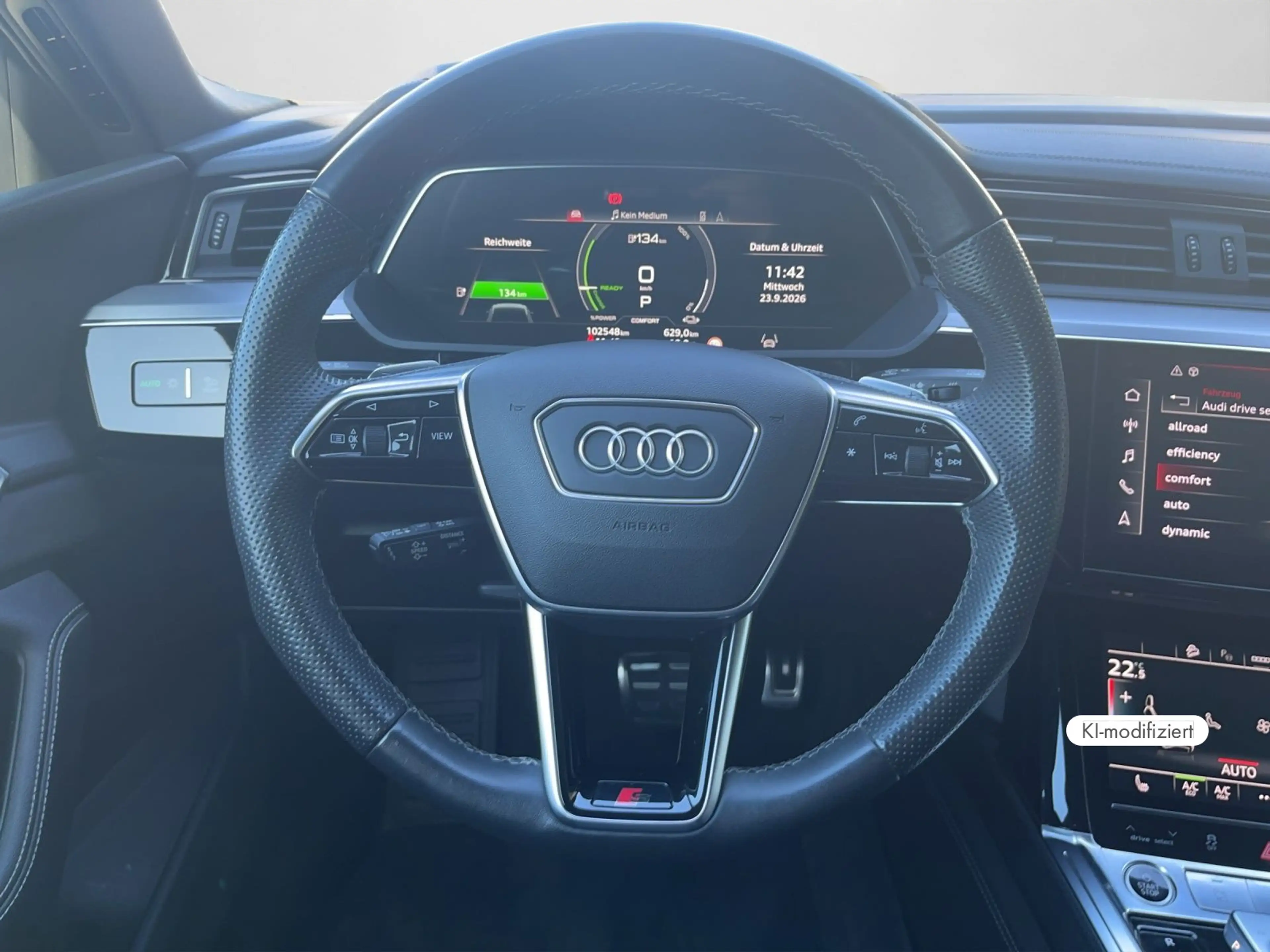 Audi Q8 e-tron Advanced 50 e-tron quattro NAVI SHZ RF — photo 9
