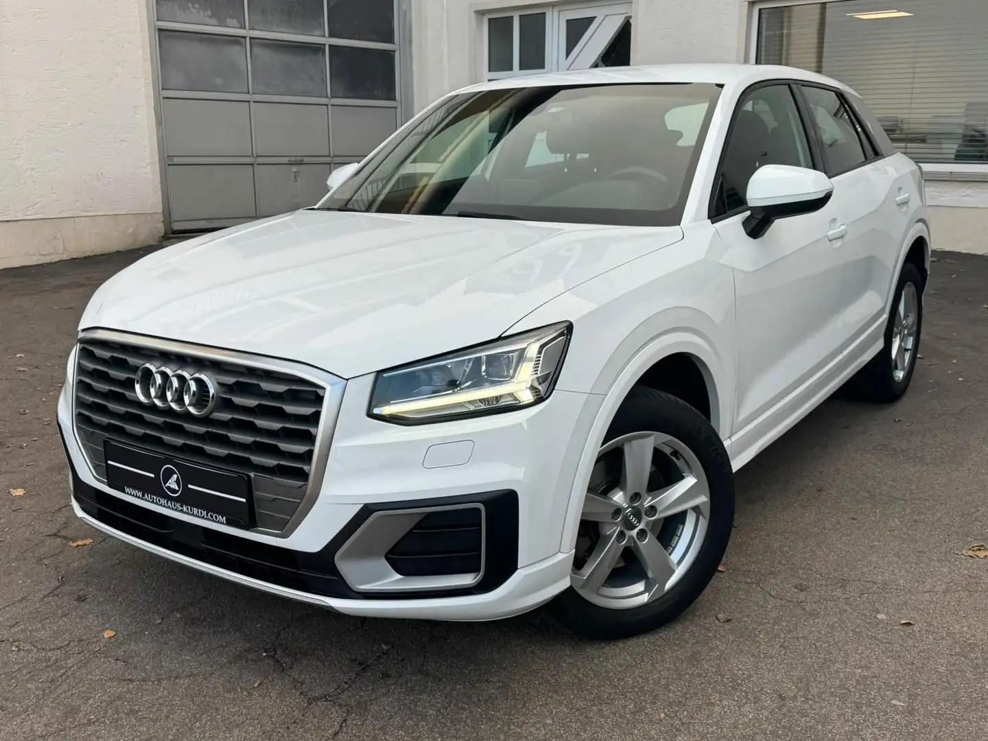 Audi Q2 30TFSI S-Tronic sport DSP NAVI LED SPORTSITZ Weiß - 1