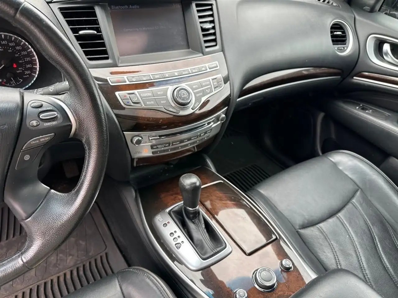 Infiniti QX60 снимка Infiniti QX60