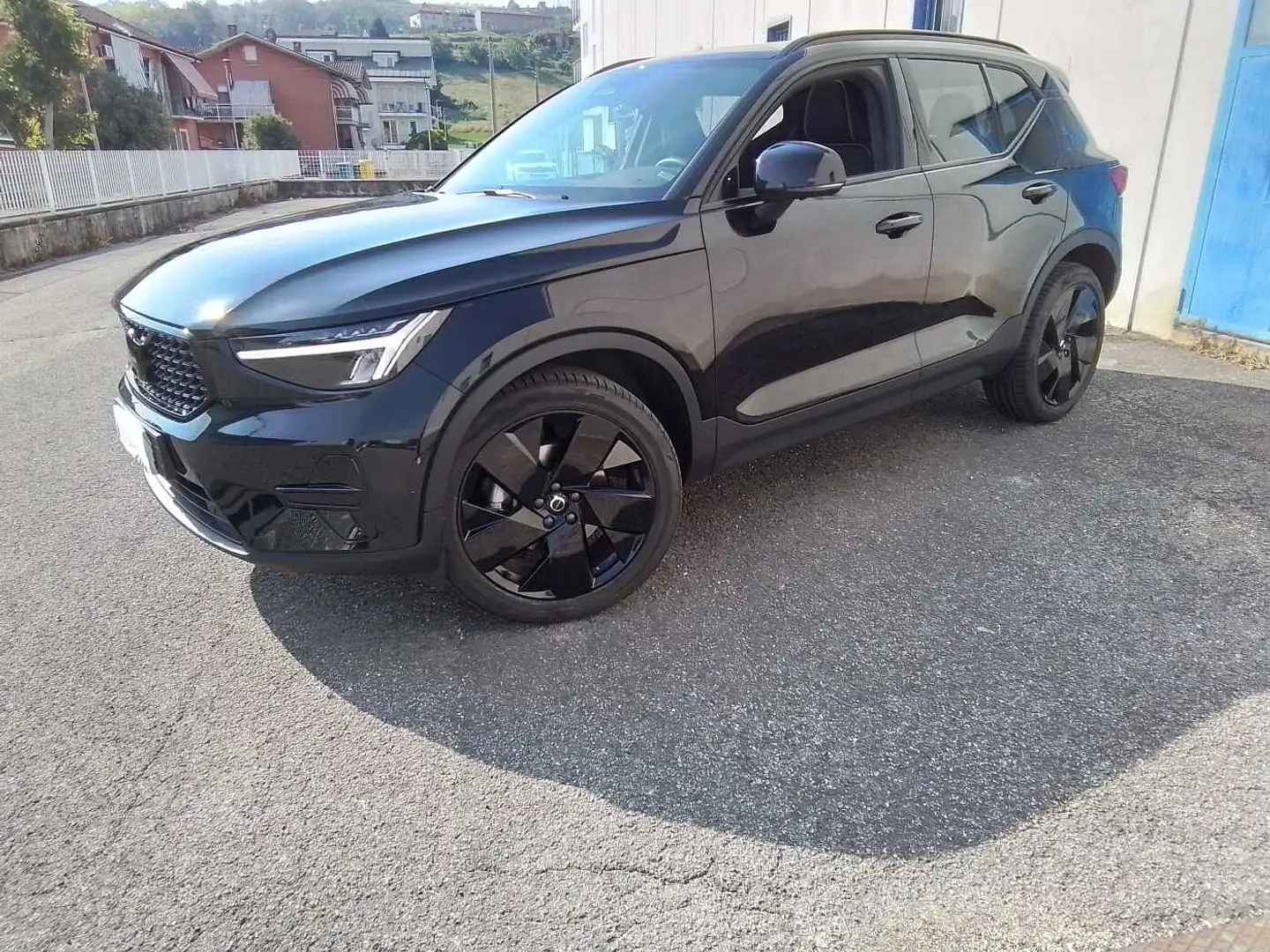 Volvo XC40 Black Edition Ultra, B3 Mild hybrid, Benzina Zwart - 1