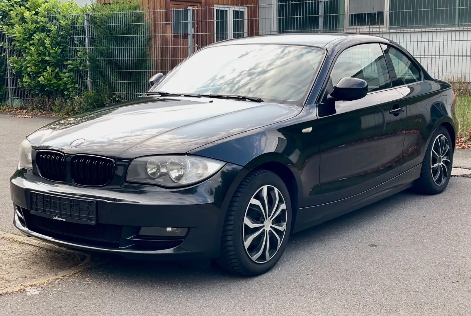 BMW 118 d Coupé 105kw|Klima|SHZ|PDC|Euro5|TÜV 09/2025 Schwarz - 1