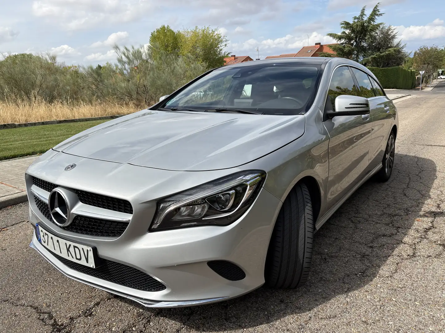 Mercedes-Benz CLA 200 Shooting Brake 200d 7G-DCT - 2