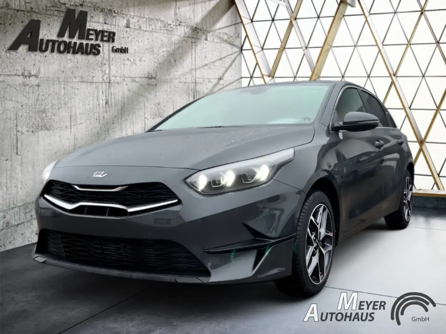 Kia Ceed / cee'd 1.5 T-GDI 140 PS Ultimate Edition + Style-Paket Šedá - 1
