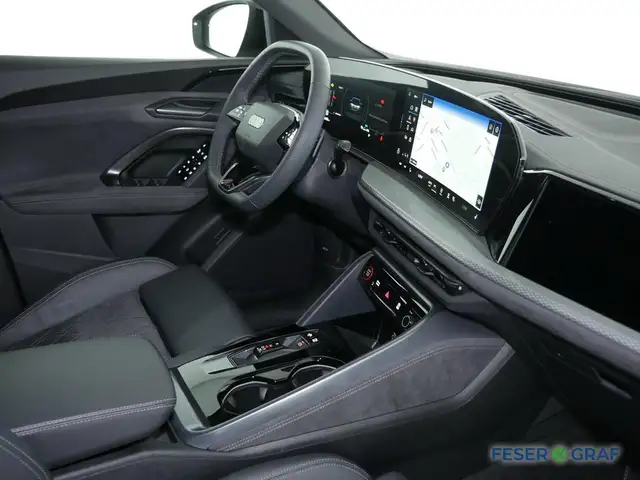 Audi Q5 view 3