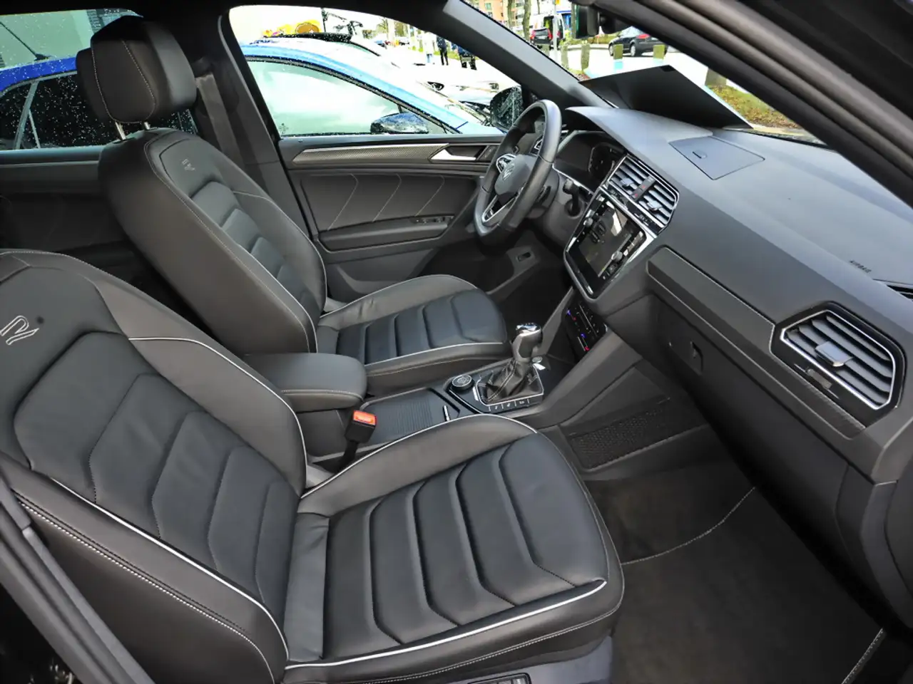Volkswagen Tiguan 2.0 TSI R-Line 4MO DSG Navi Matrix DCC 11