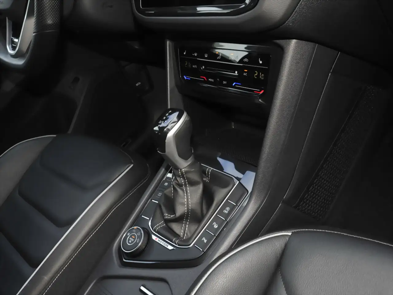 Volkswagen Tiguan 2.0 TSI R-Line 4MO DSG Navi Matrix DCC 8