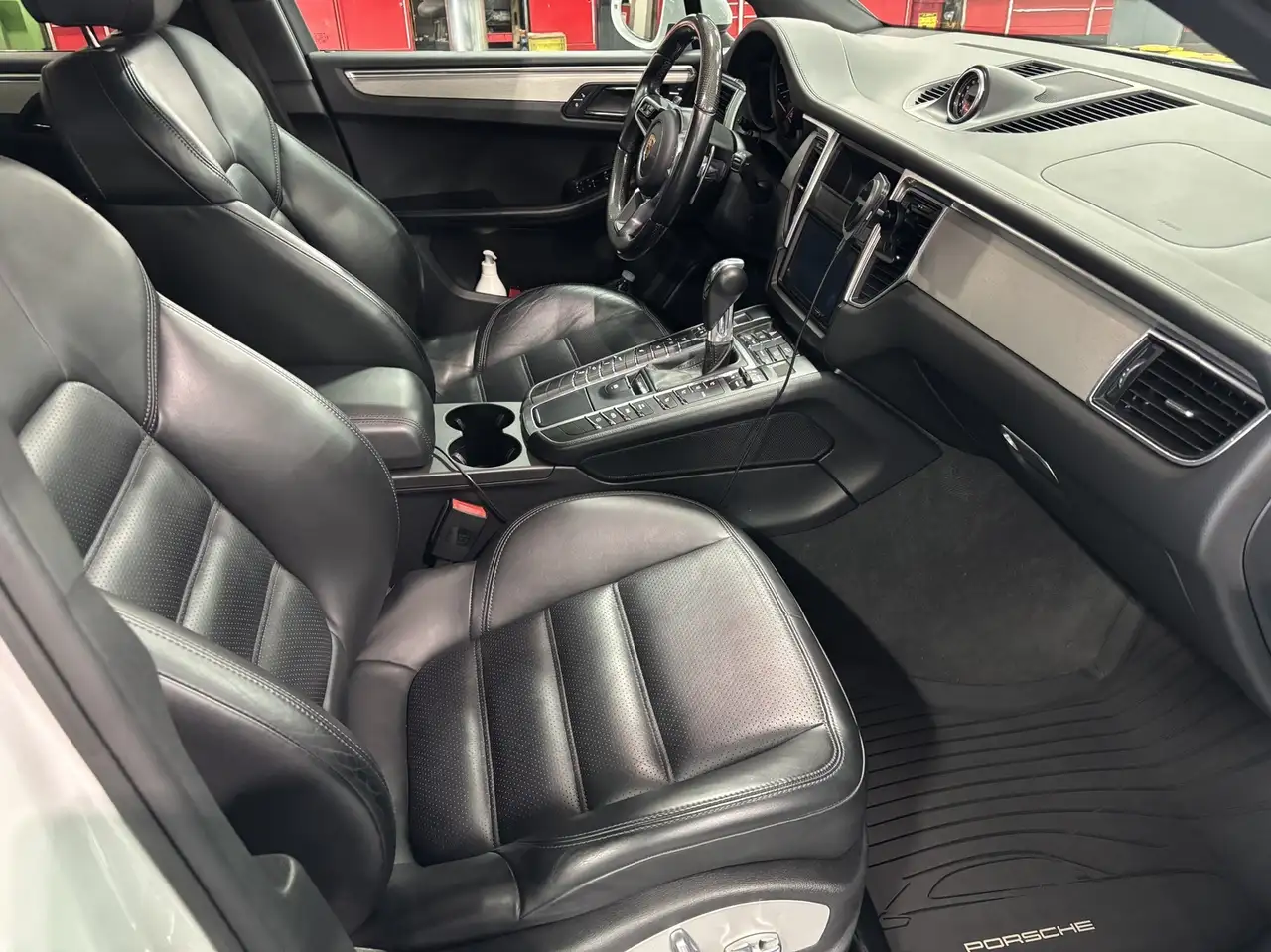 Porsche Macan снимка Porsche Macan