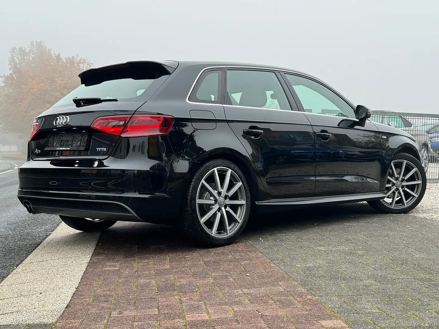 Audi A3 3x S line Sportsitze BiXenon 1.Hand Sitzheizung Schwarz - 2