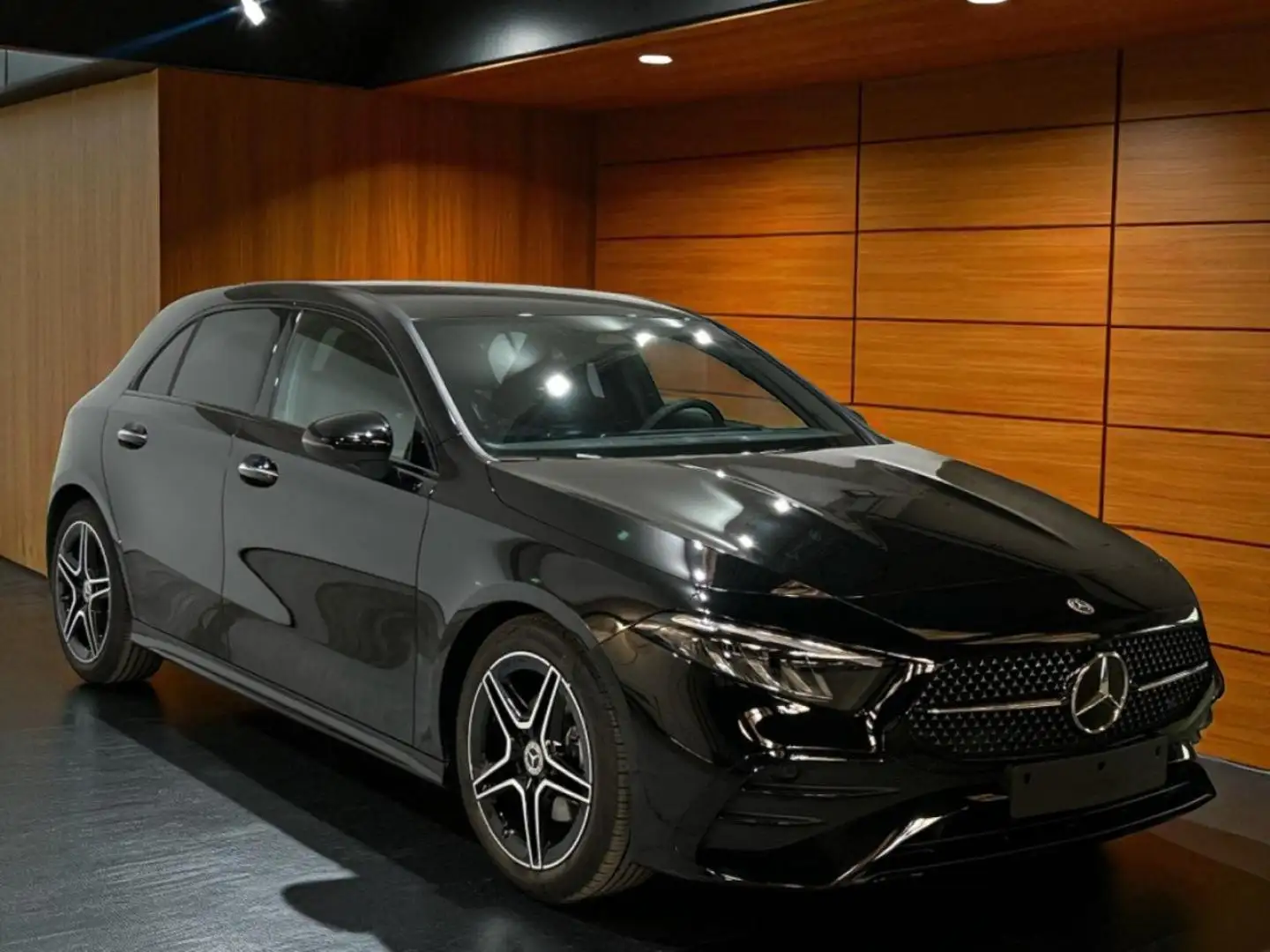 Mercedes-Benz A 180 180d 8G-DCT Noir - 1