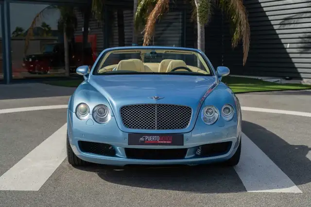 Bentley Continental GT view 3
