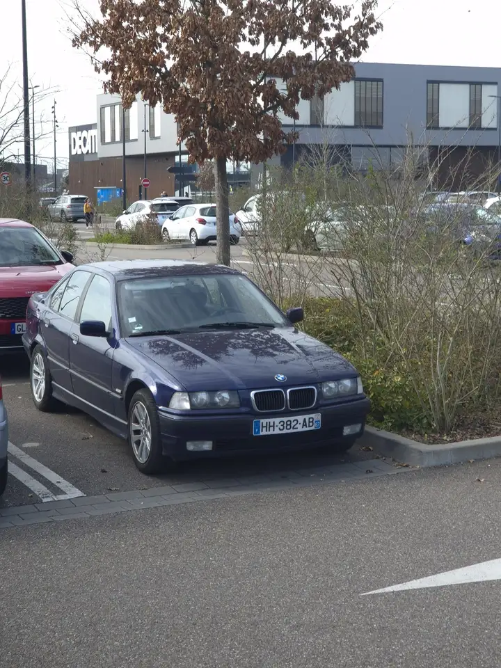 BMW 318i, foto 1